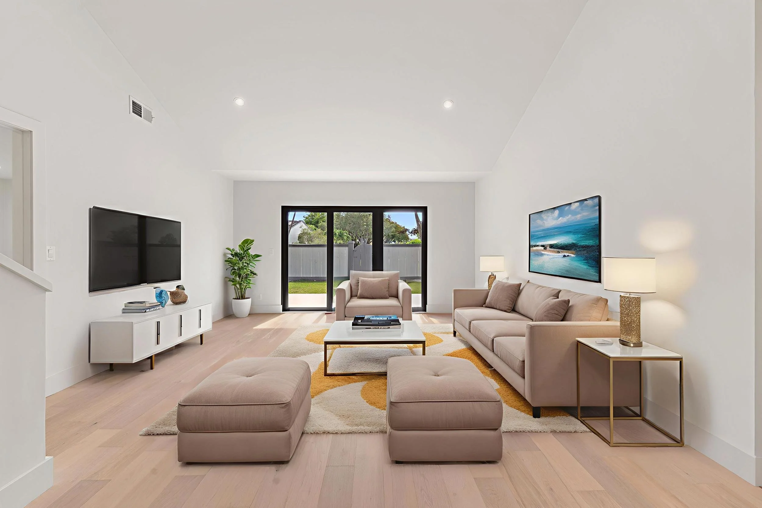 19_35 - living room 3.jpg