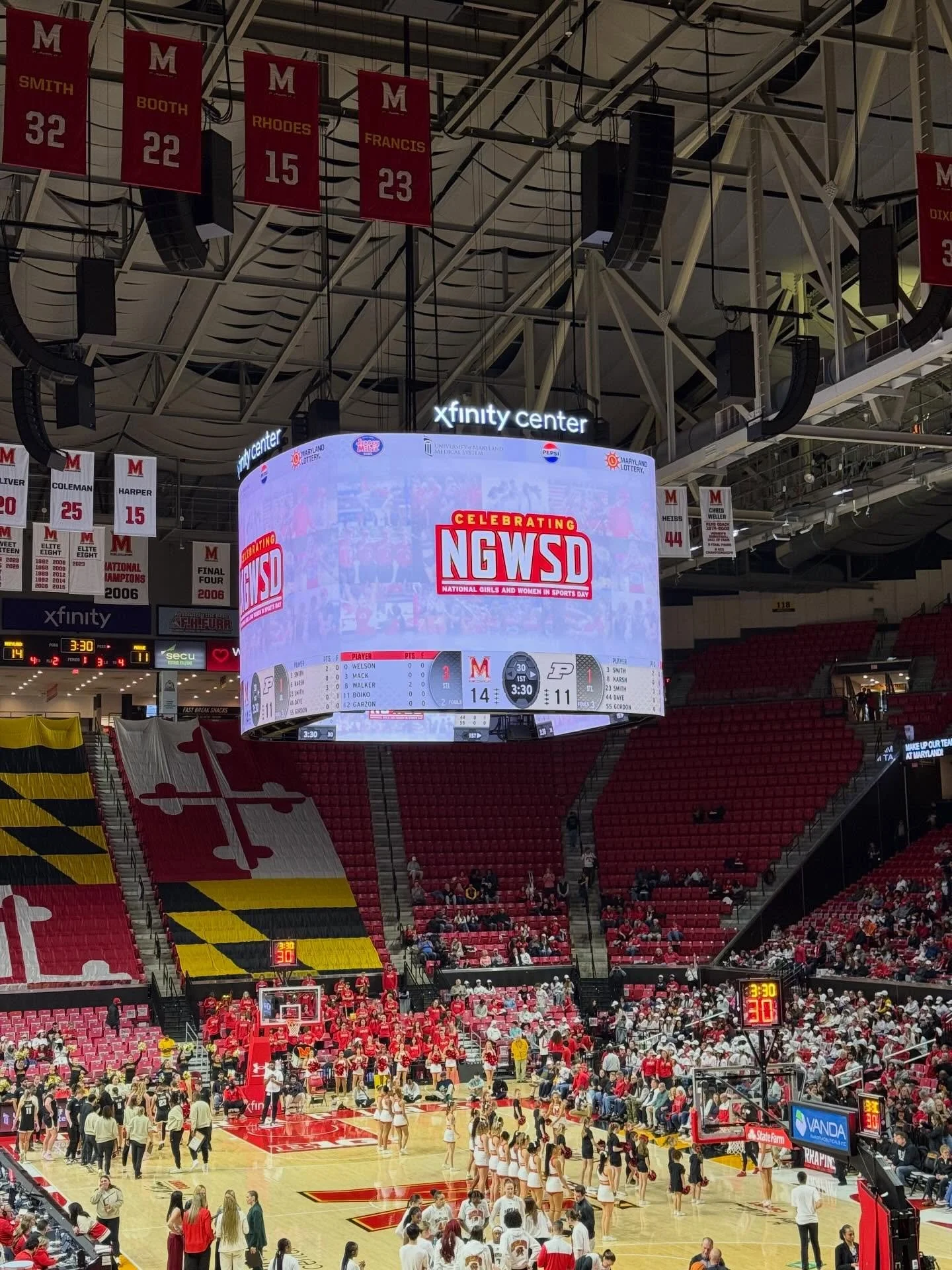 Yesterday we wrapped up our winter season celebrating National Girls and Women in Sports Day at the @terpswbb game! It was so fun to watch them win and celebrate another successful season at The Lab! 💚🏀🧪🐢 Thank you to the UMD WBB coaching staff f