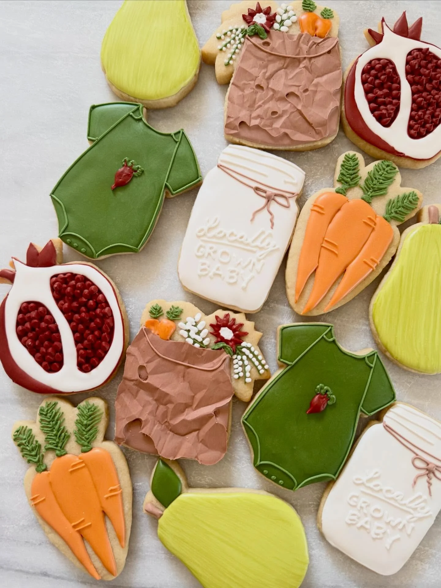 Showering this mama-to-be with alllll the garden goodness 🍐 
&bull;
&bull;
&bull;
#IcedByAnna
#CustomSugarCookies
#locallygrownbabyshower
#BabyShowerCookies
#RoyalIcingCookies