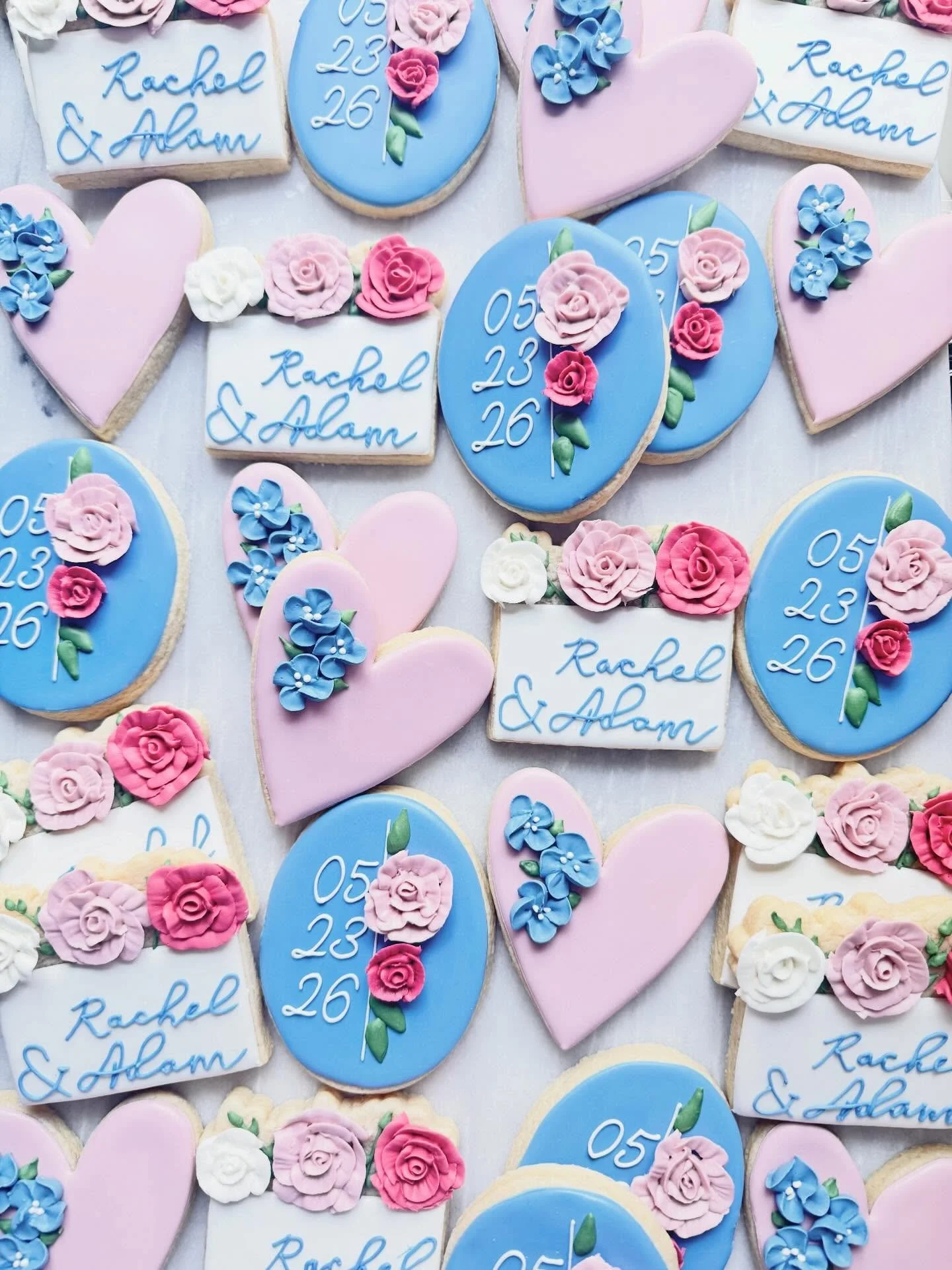 Soft florals for a spring bridal shower 🤍
&bull;
&bull;
&bull;
#IcedByAnna
#CustomSugarCookies
#BridalShowerCookies
#FloralCookies
#RoyalIcingCookies