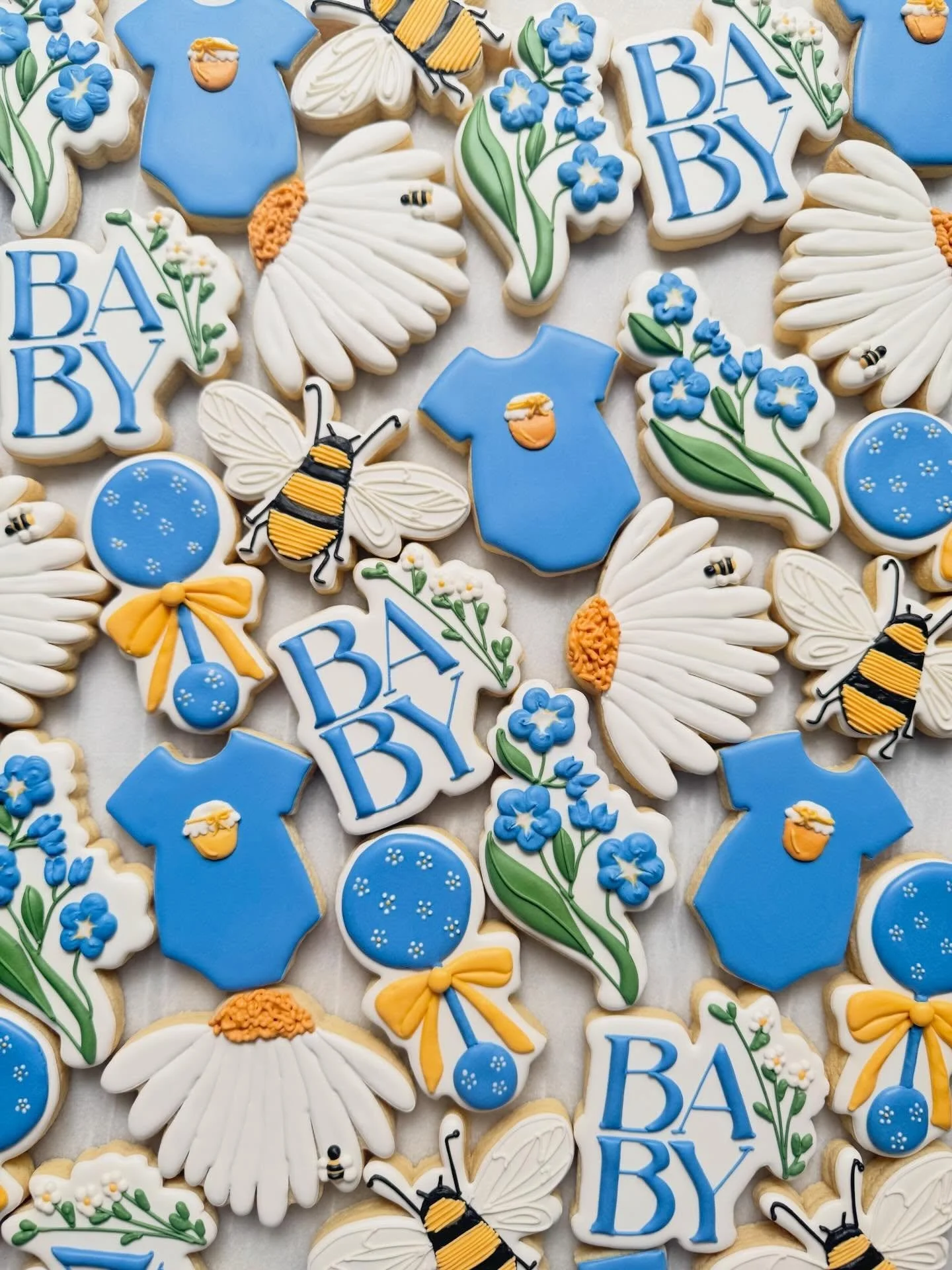 Buzzing with joy for this little baby boy 💙🐝
&bull;
&bull;
&bull;
#IcedByAnna
#CustomSugarCookies
#BabyInBloom
#BabyShowerCookies
#RoyalIcingCookies