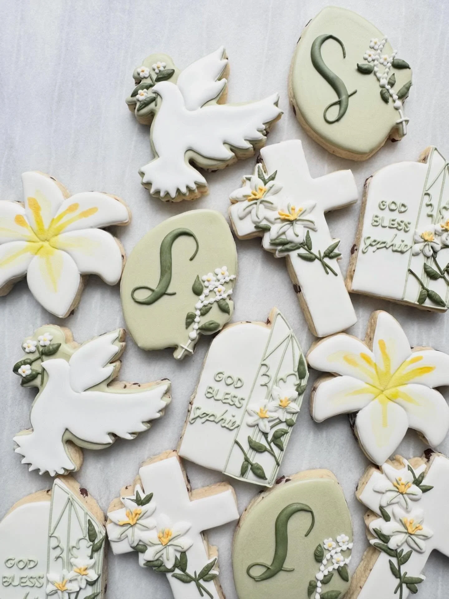 Happy Easter! It is especially meaningful this year as my baby daughter is baptized today 🤍✝️ 
&bull;
&bull;
&bull;
#IcedByAnna
#CustomSugarCookies
#EasterCookies
#BaptismCookies
#RoyalIcingCookies