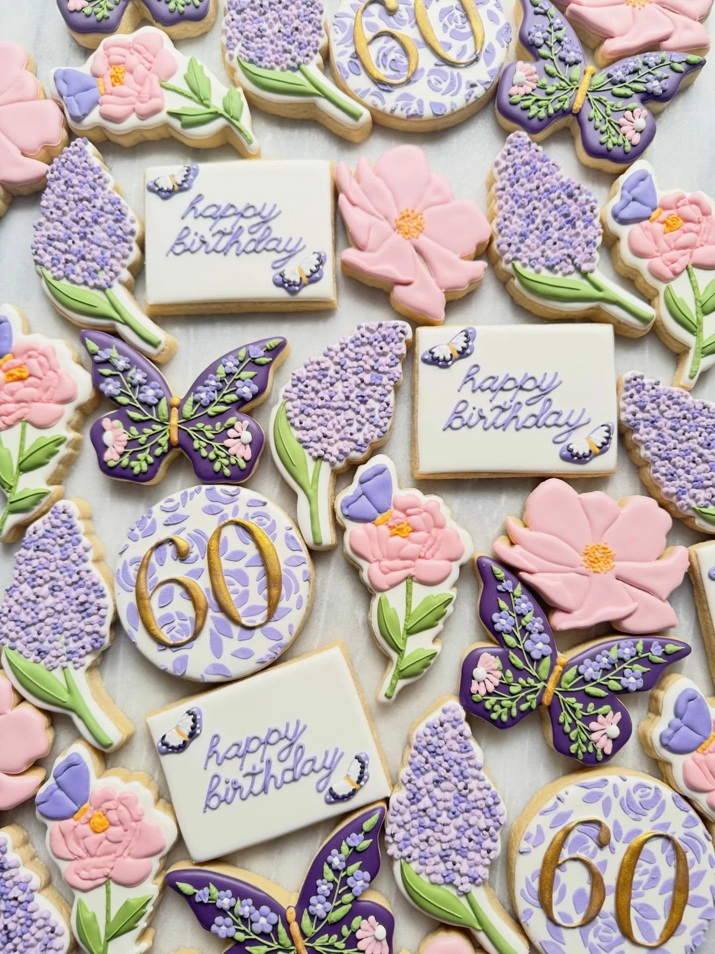 60th birthday blooms 💜
&bull;
&bull;
&bull;
#IcedByAnna
#CustomSugarCookies
#FlowerCookies
#BirthdayCookies
#RoyalIcingCookies
