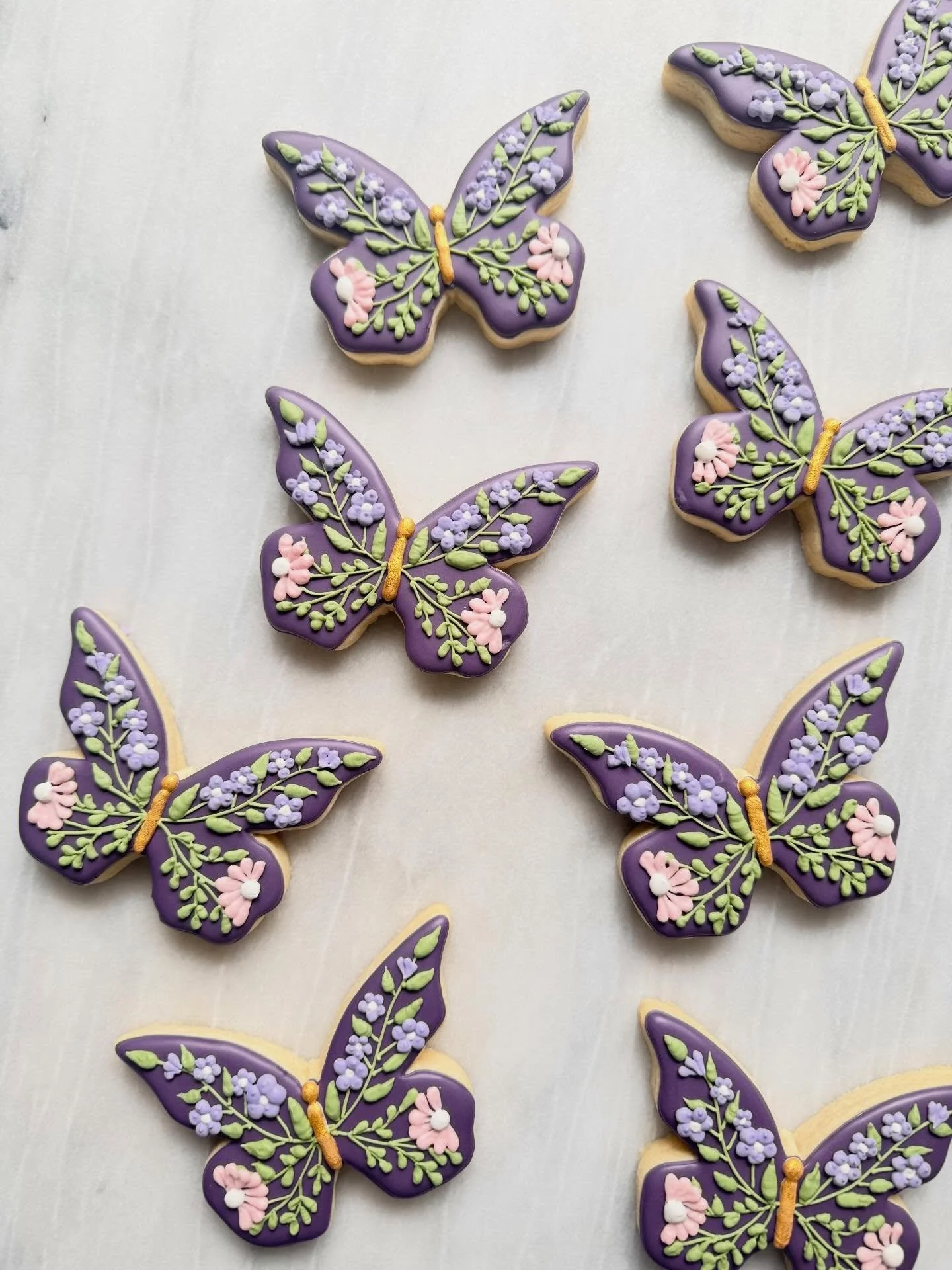 Still not over this set 💜
&bull;
&bull;
&bull;
#IcedByAnna
#CustomSugarCookies
#FlowerCookies
#WestHartfordCT
#RoyalIcingCookies