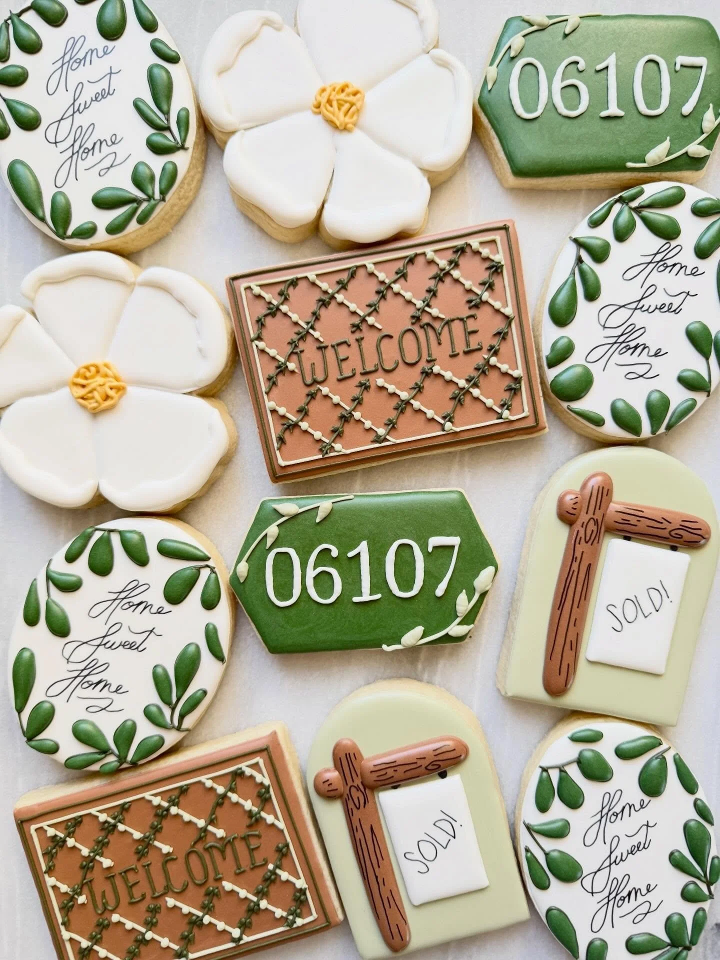 Home sweet home! The perfect housewarming gift 🍪
&bull;
&bull;
&bull;
#IcedByAnna
#CustomSugarCookies
#HouseCookies
#RealEstateCookkes
#RoyalIcingCookies