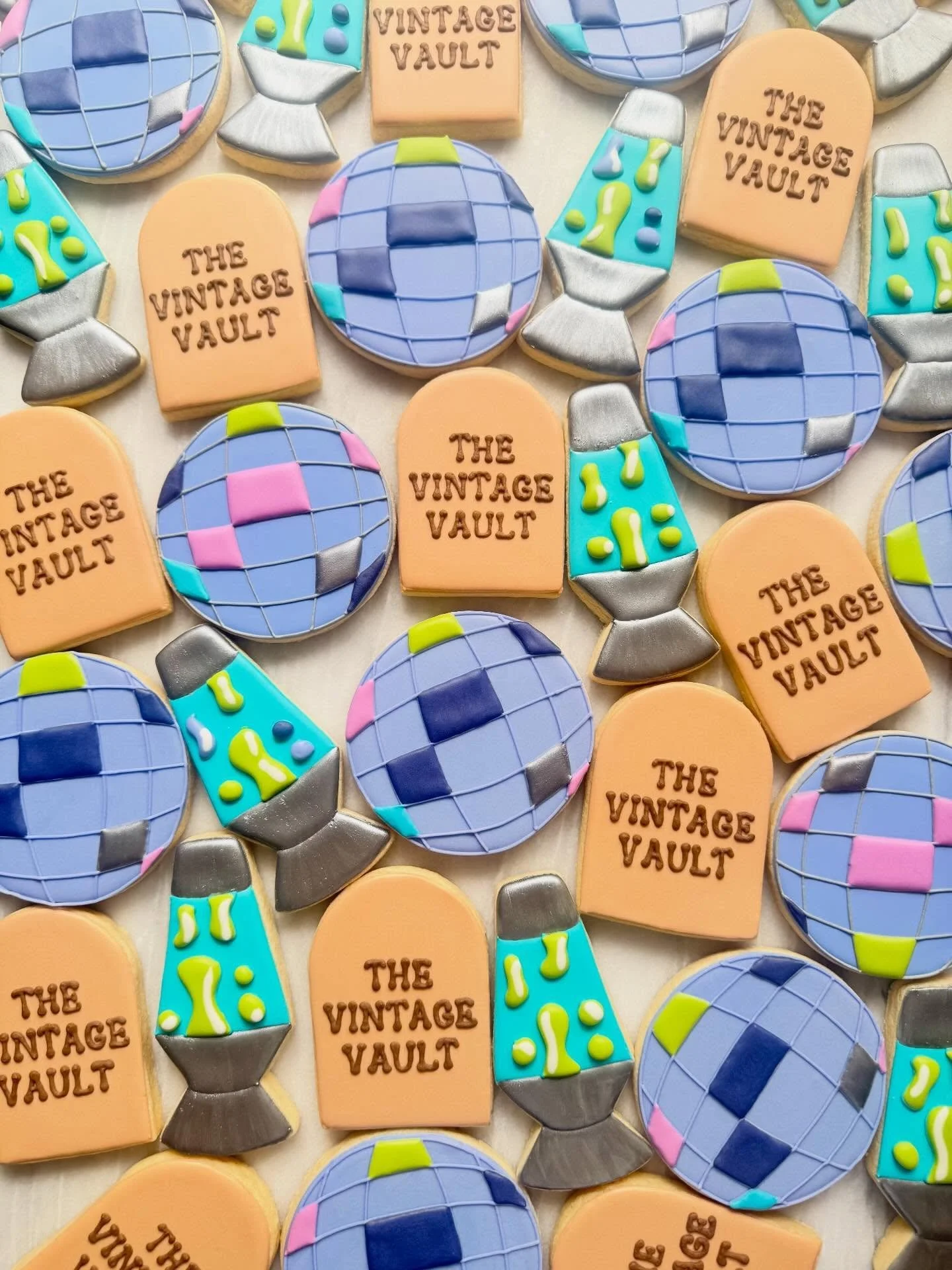 Grand opening of The Vintage Vault today!! Shop vintage, leave with cookies 🍪 what could be better? 🪩✨🩵
&bull;
&bull;
&bull;
#IcedByAnna
#CustomSugarCookies
#SmallBusiness
#Vintage
#RoyalIcingCookies