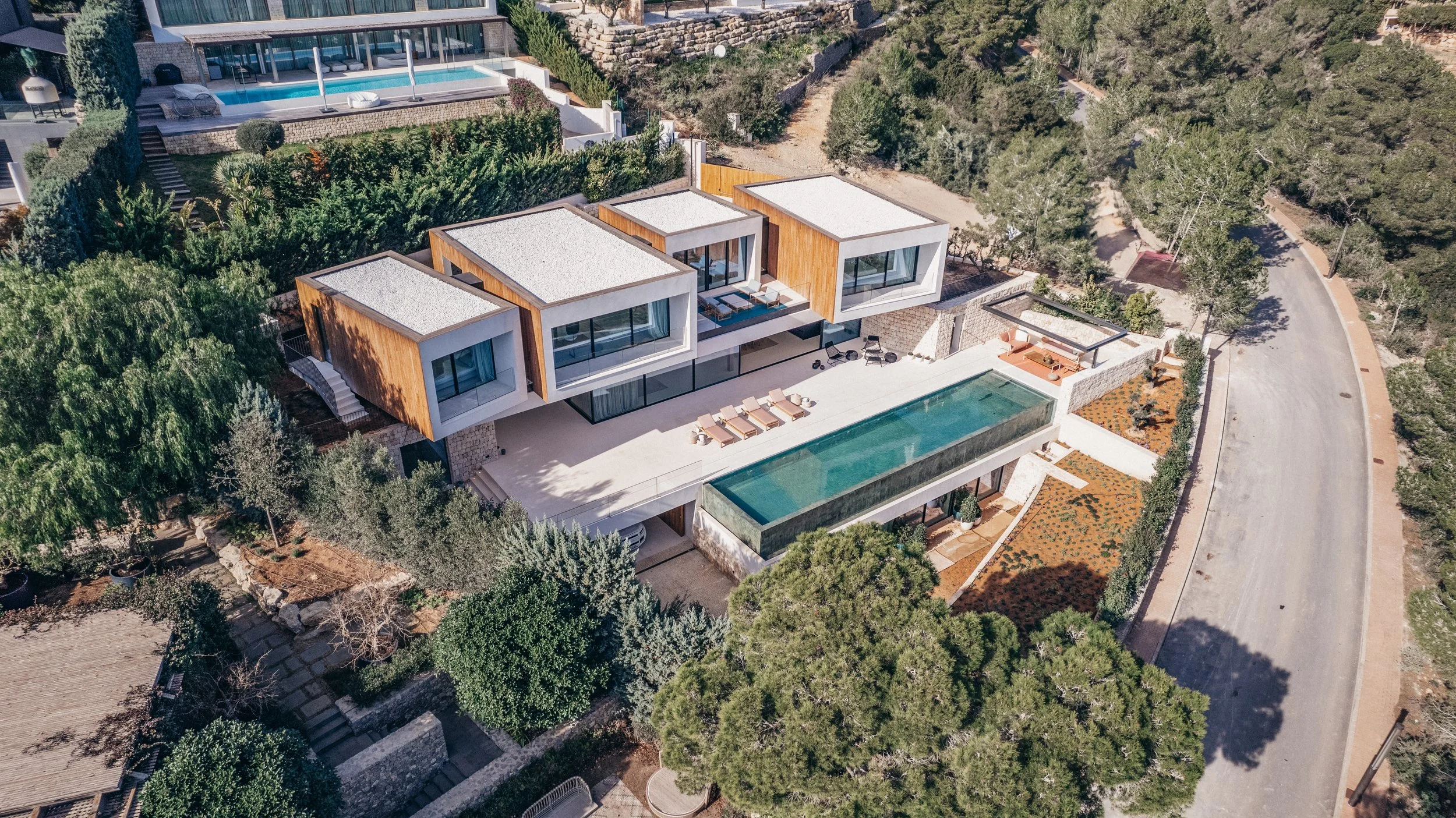 Zoom - 01-2025-0095.jpg