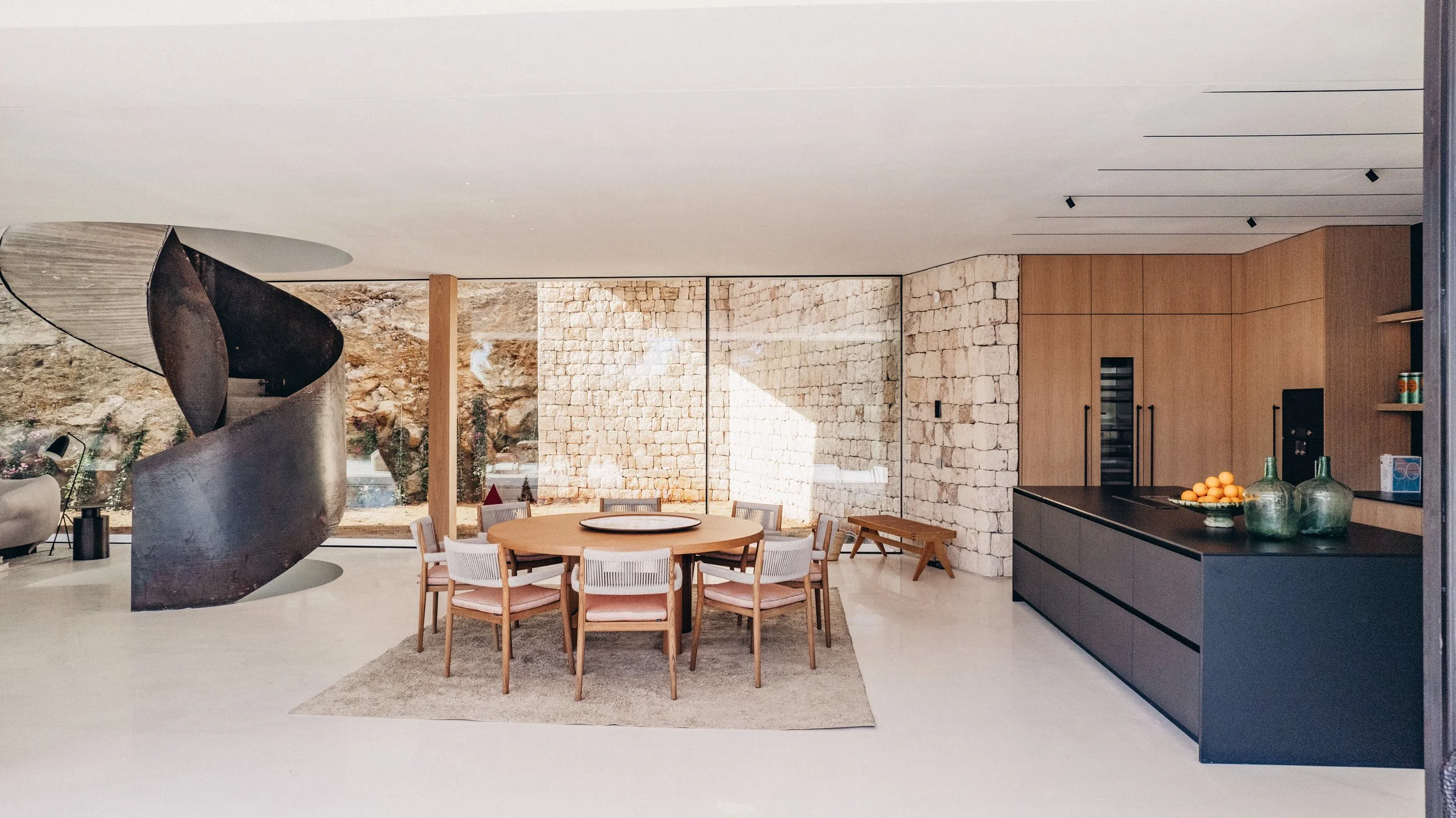 Zoom - 01-2025-0104.jpg