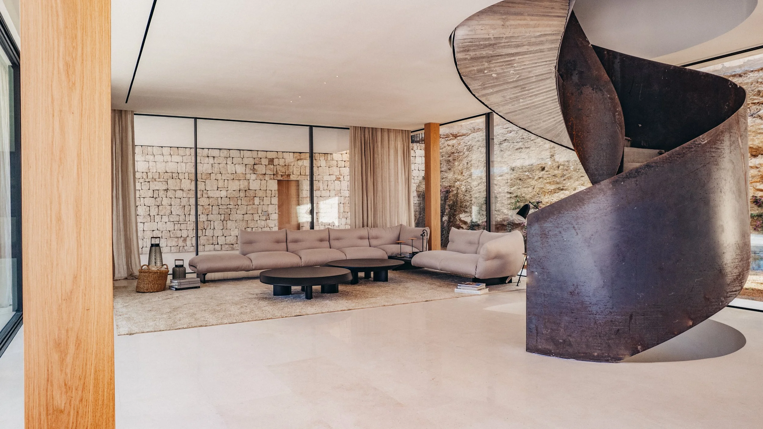 Zoom - 01-2025-0112.jpg