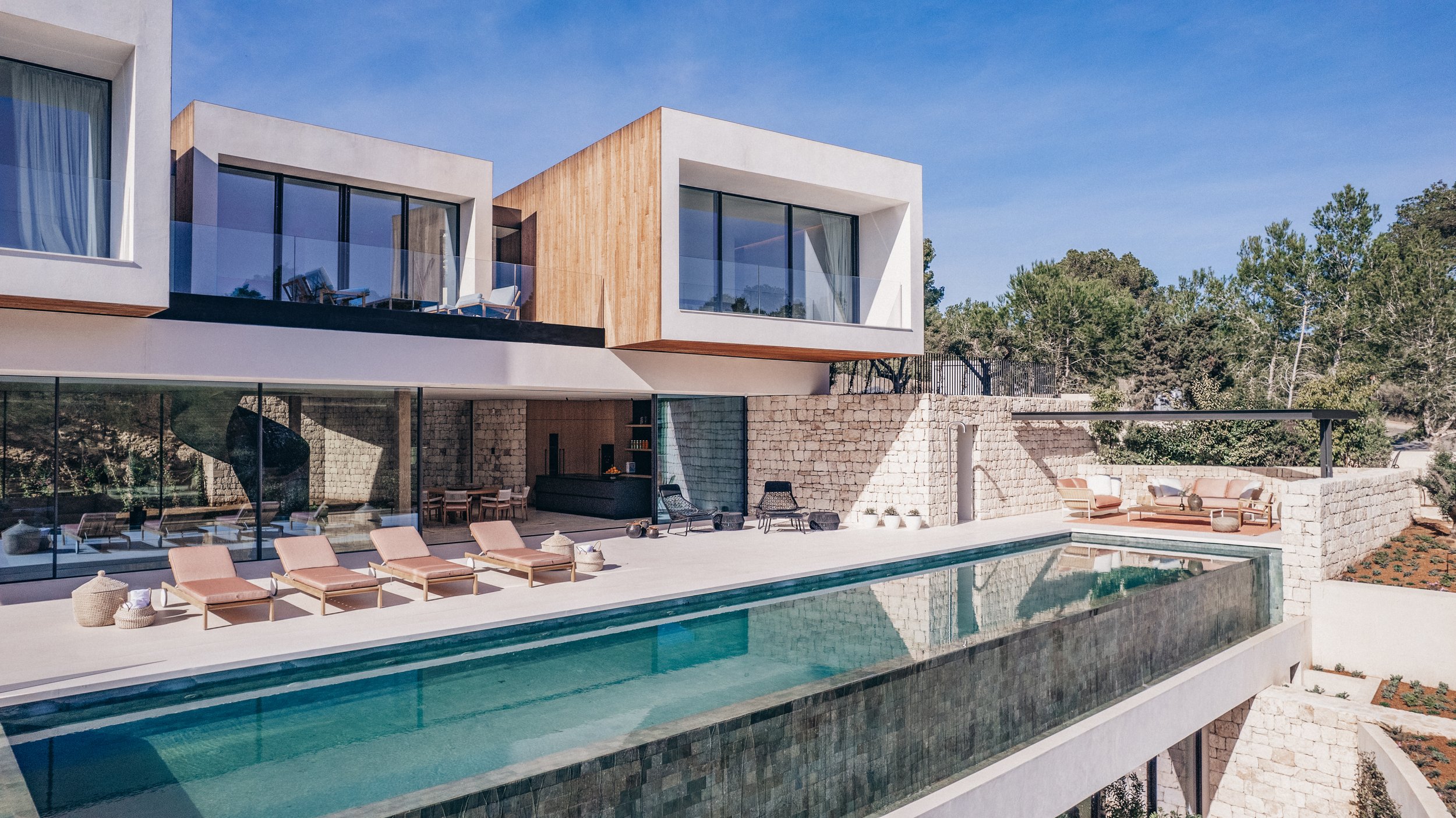 Zoom - 01-2025-0046.jpg