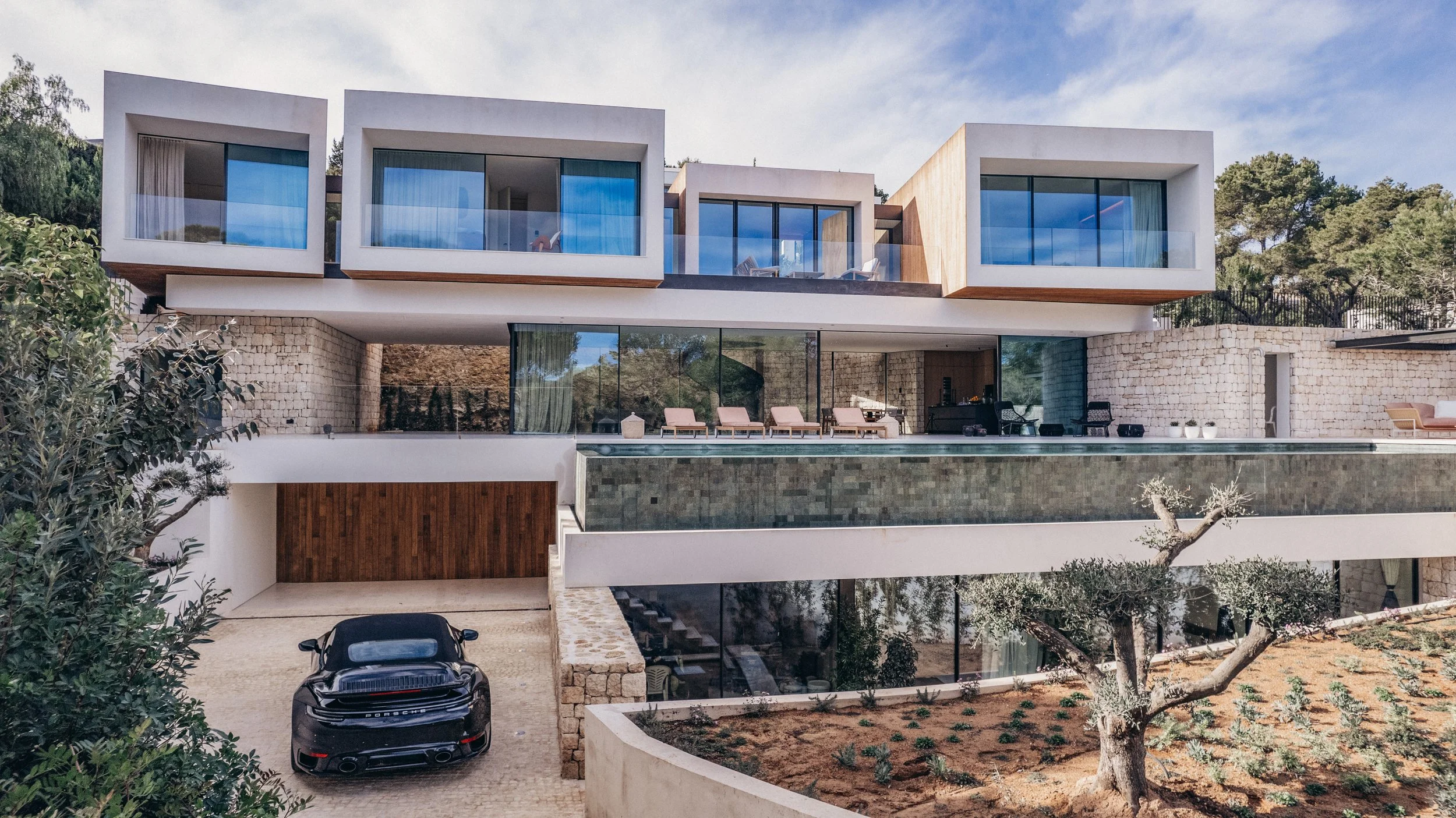 Zoom - 01-2025-0205.jpg