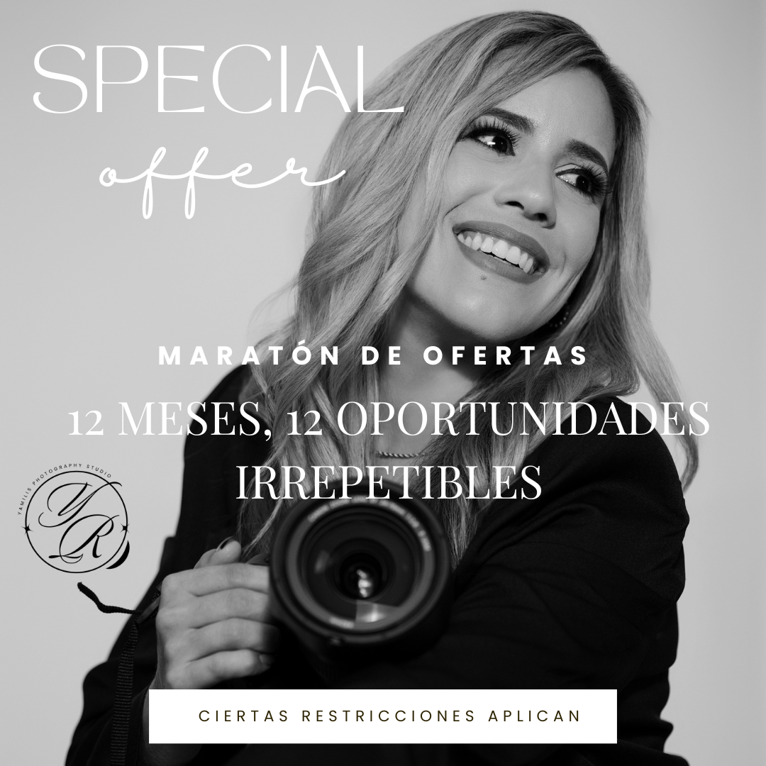 Mujer sonriendo con cámara en mano en una promoción de una maratón de ofertas de 12 meses y 12 oportunidades irrepetibles, en tonos gris y blanco.