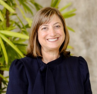 Portrait of Sari Levinson Raskin, founder of Calm & Order.