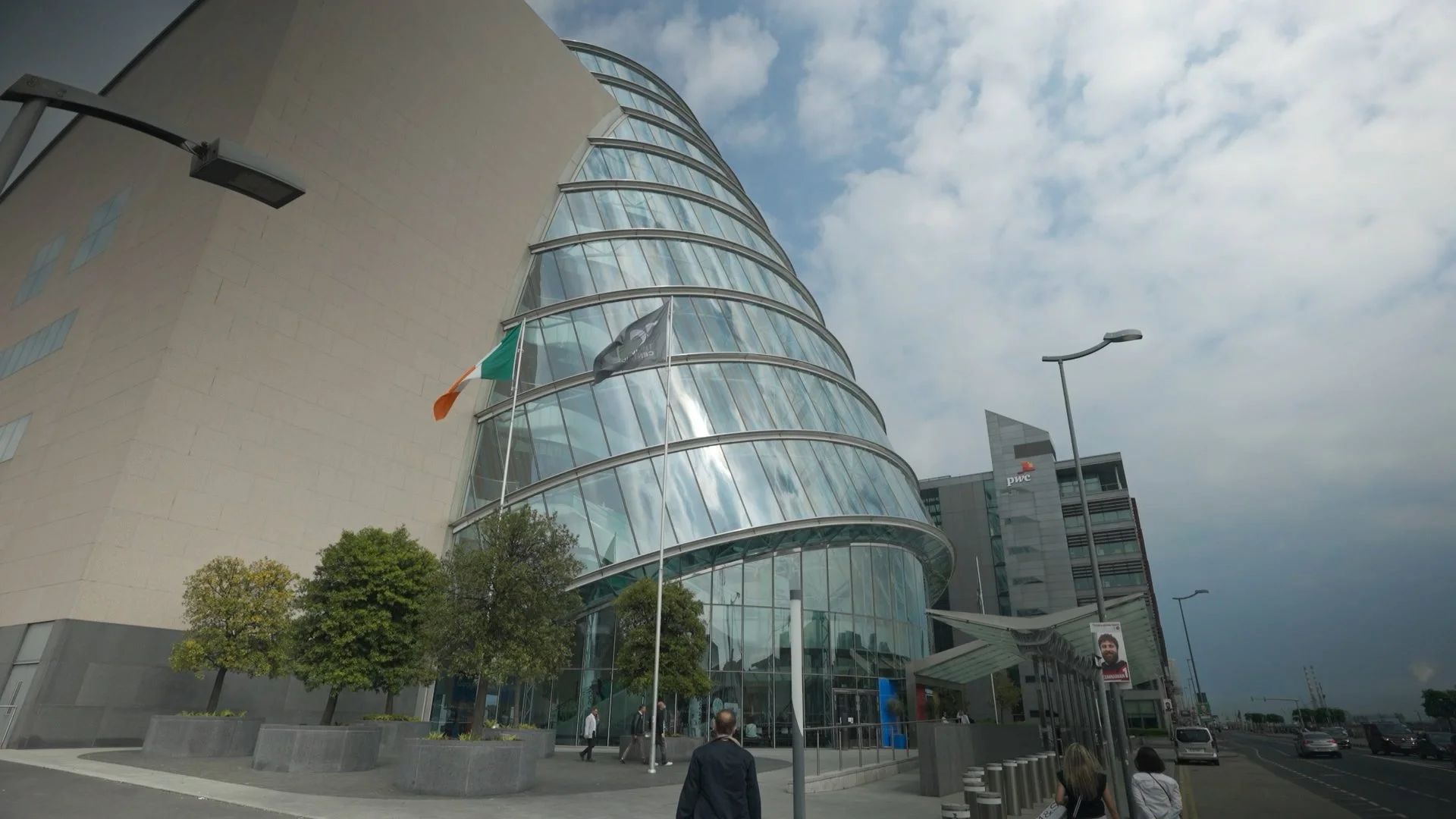 Google Marketing Live 2023.00_01_45_19.Still022.jpg