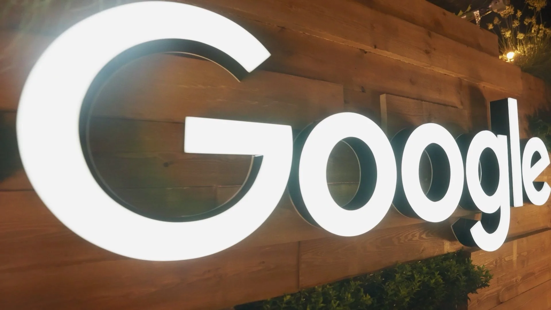 Google Marketing Live 2023.00_01_23_07.Still017.jpg