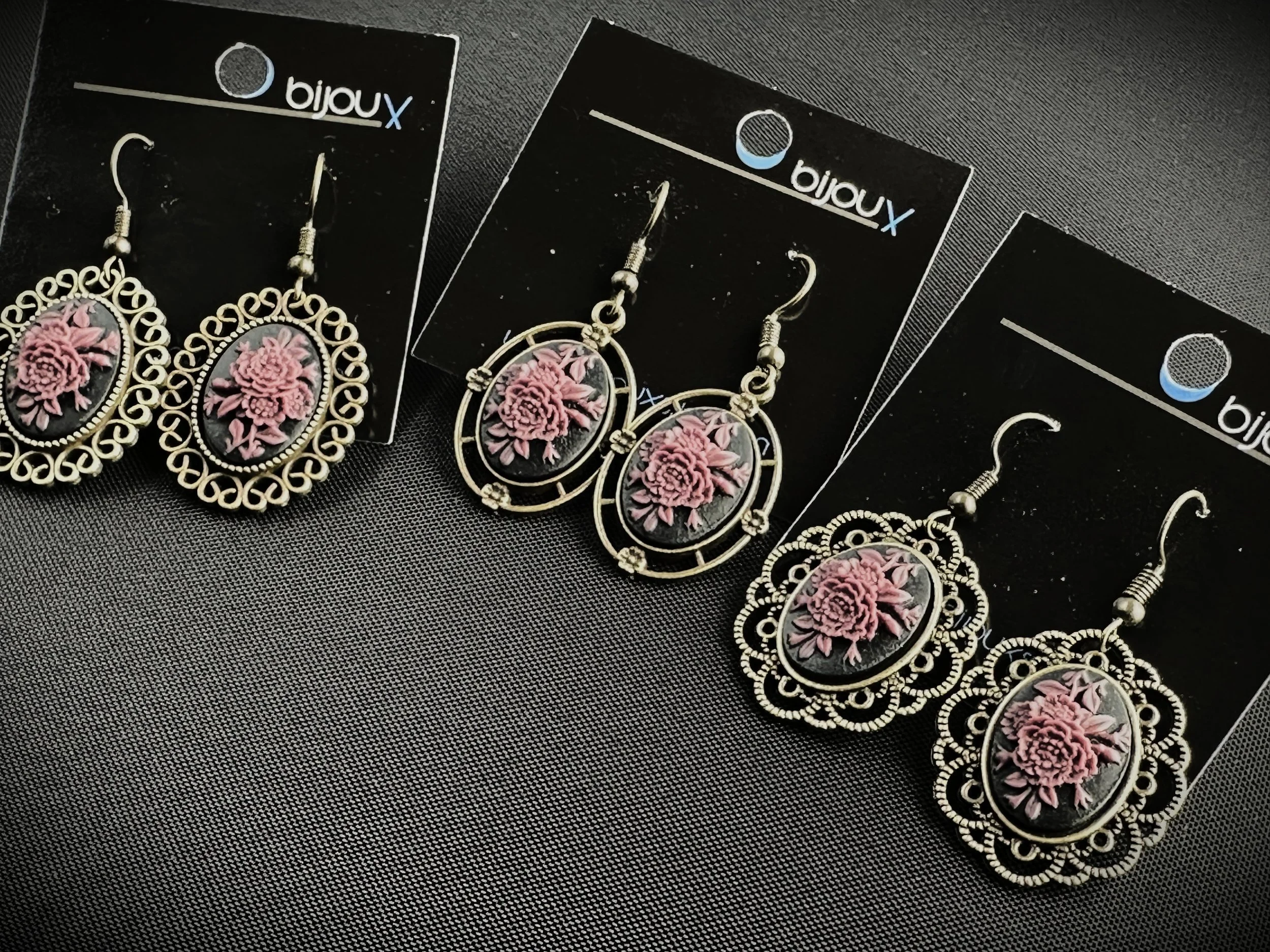 Cameo Collection - Earrings - Purple Rose