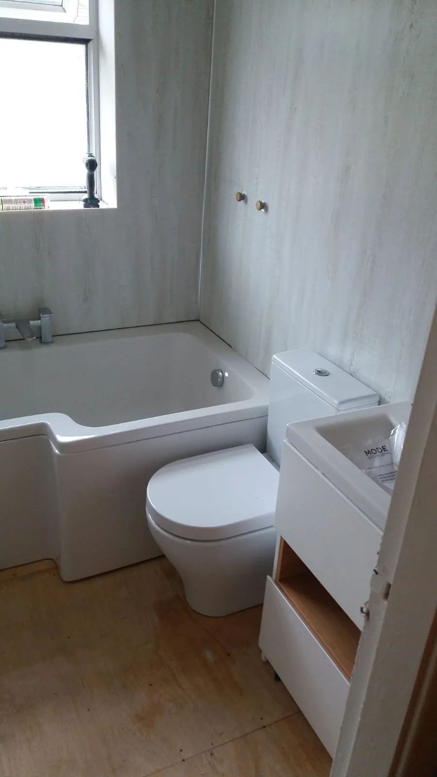 budget bathroom with wall panels.JPG