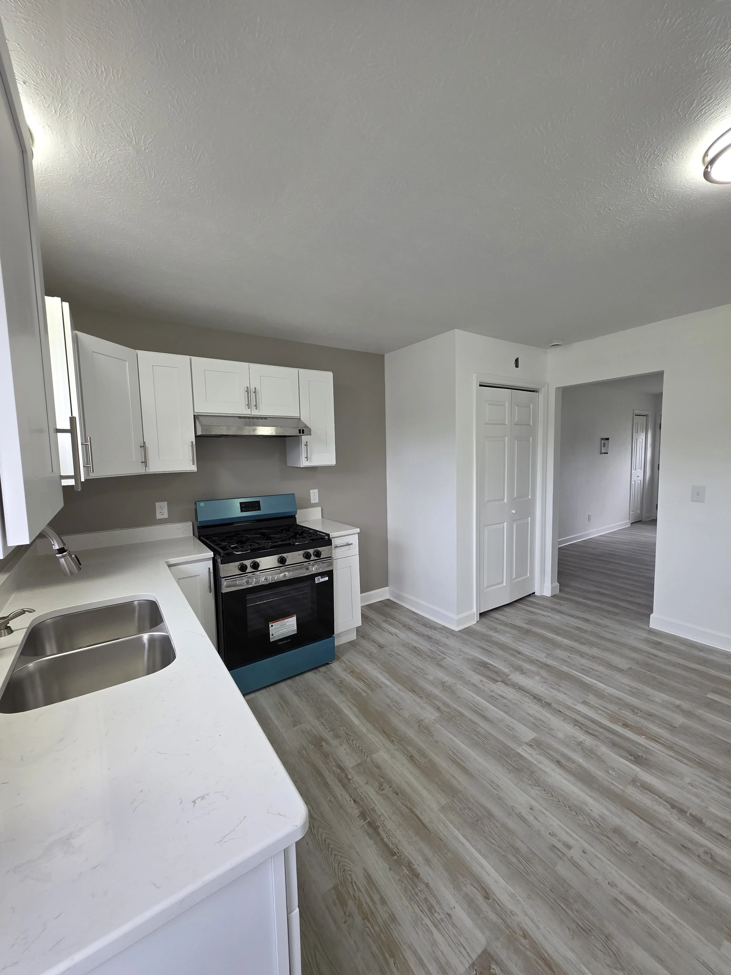 Modern Kitchen & non-slip flooring