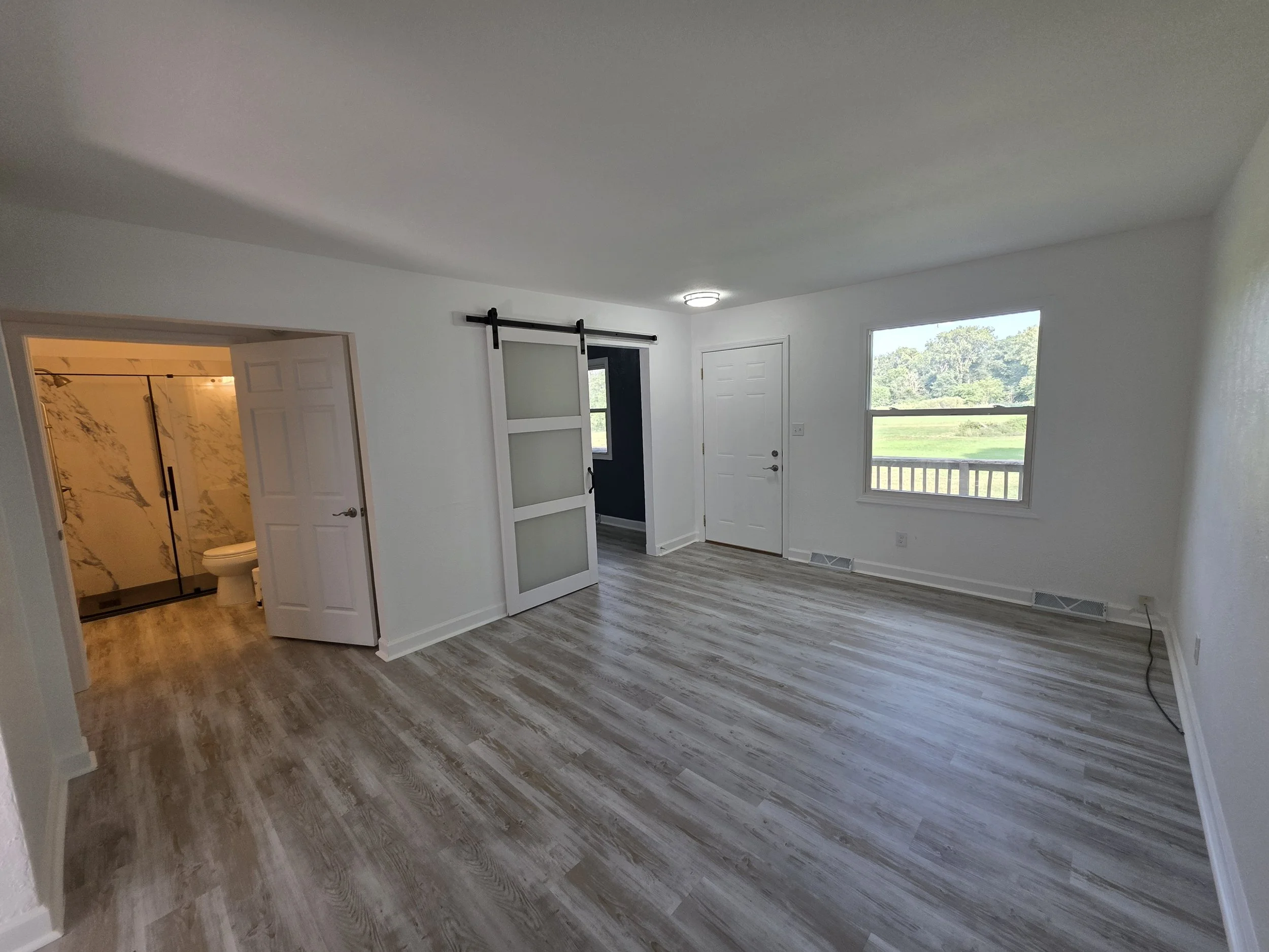 Spacious living room + modern door