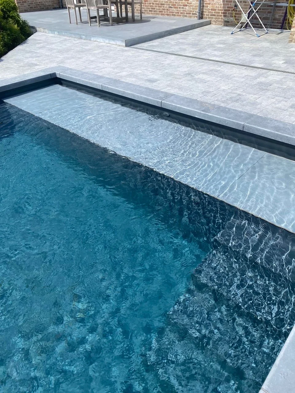 piscine-haut-de-gamme-beaufays-herve-jalhay-verviers-liege-dalles-ceramiques-membrane-foncee.jpg.JPG
