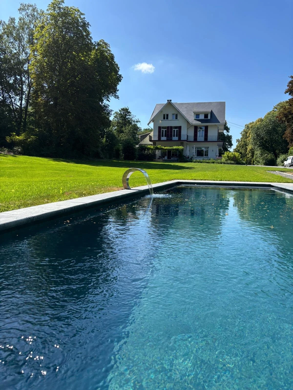 Piscine haut de gamme réalisée pour l’Hôtel Le Pré des Oréades à Spa – CPROBATI SRL.