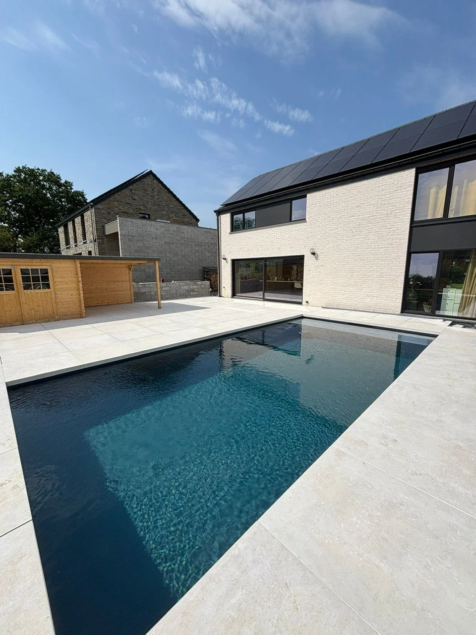 Piscine sur mesure à niveau d’eau très haut – Theux (La Reid)