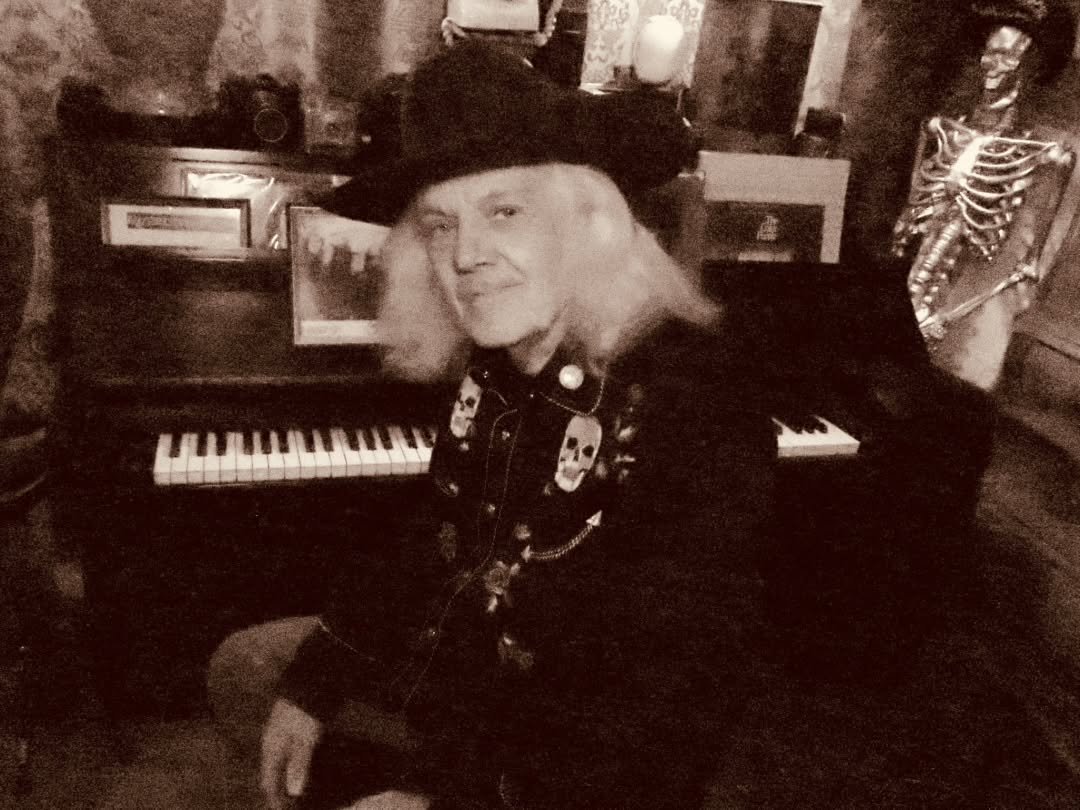 ..... Mr. Ginger Merkin maestro Steve Wilkins,.. From the valley to the sea.. You got 2 chances to see. The master of piano and organ lay it down this week. Maui Sugar Mill Thursday  night(SFV), and Killer yacht club Saturday night (MDR)

Photo by Mr