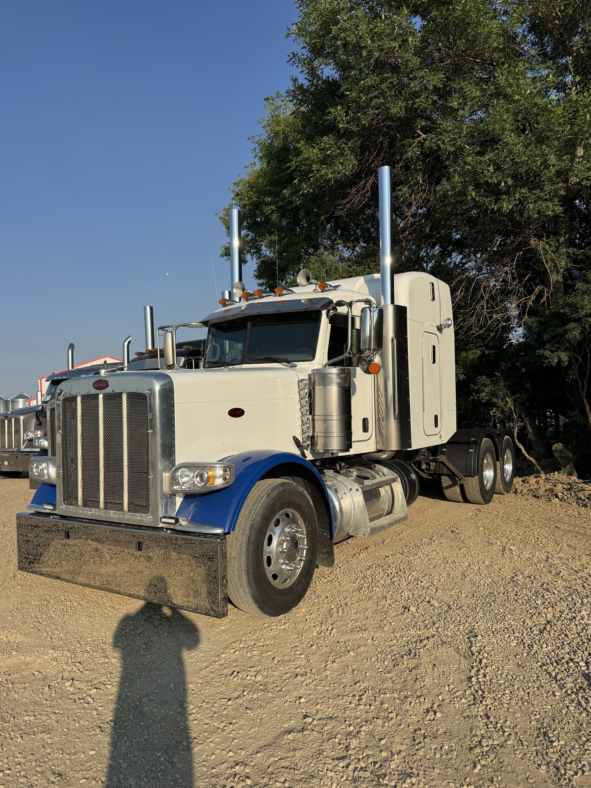 2019 Peterbilt 389-5.jpg