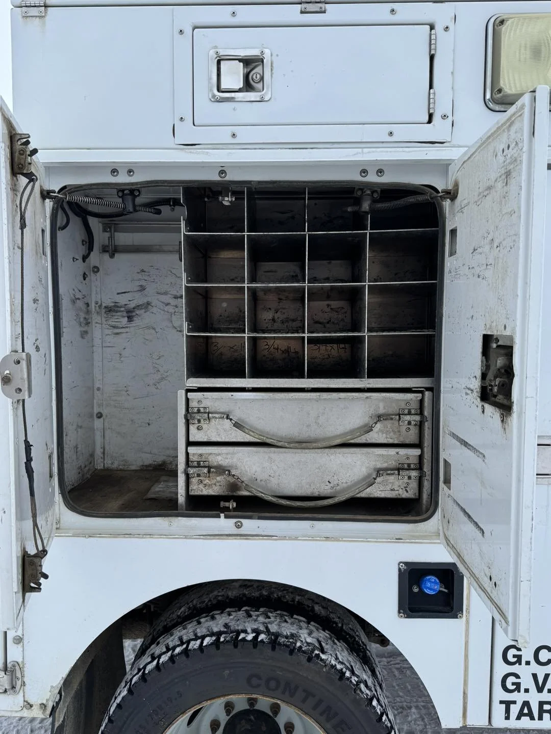 2011 ford f 550 service truck-5.jpg