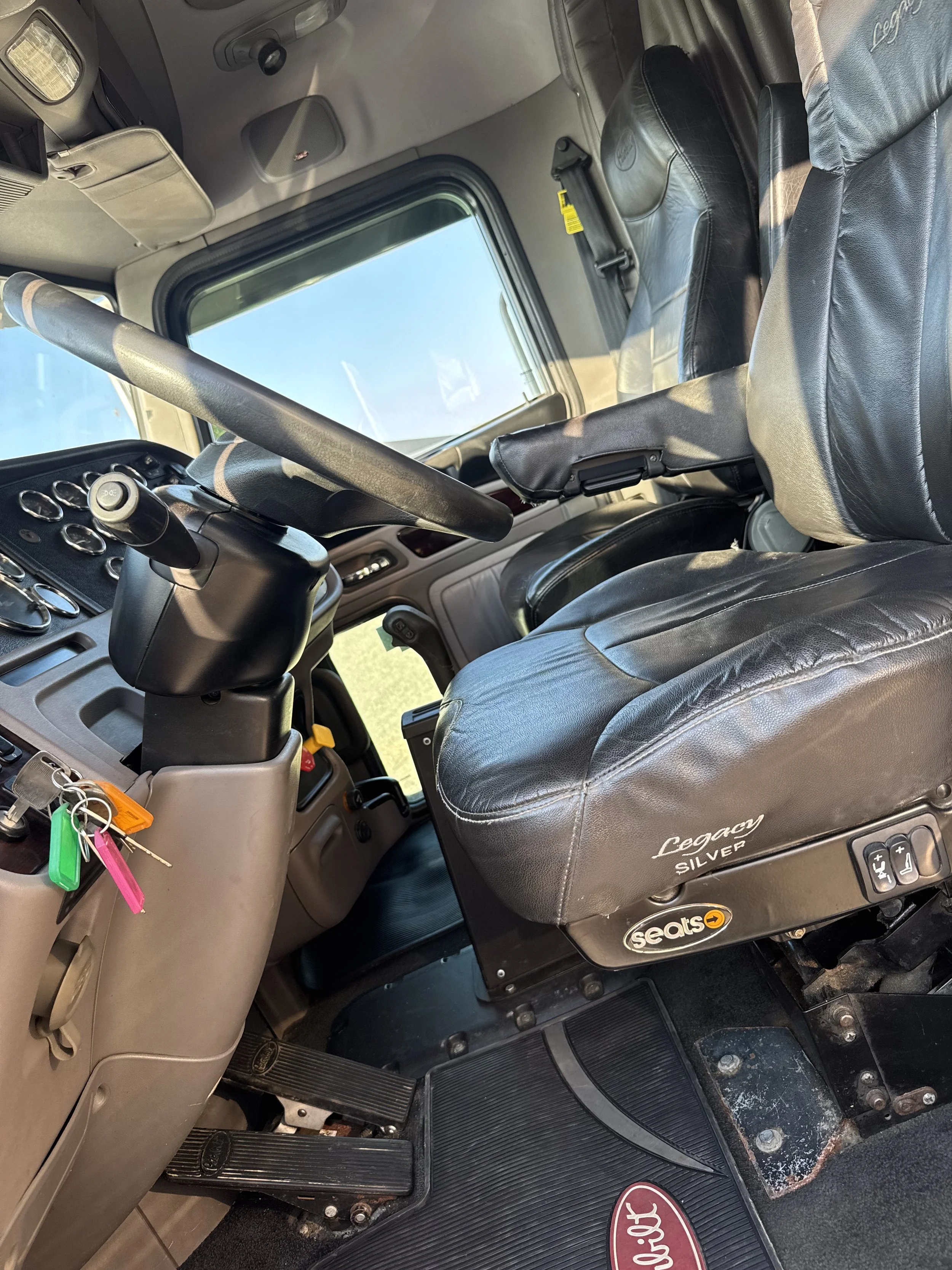 2019 Peterbilt 389-8.jpg