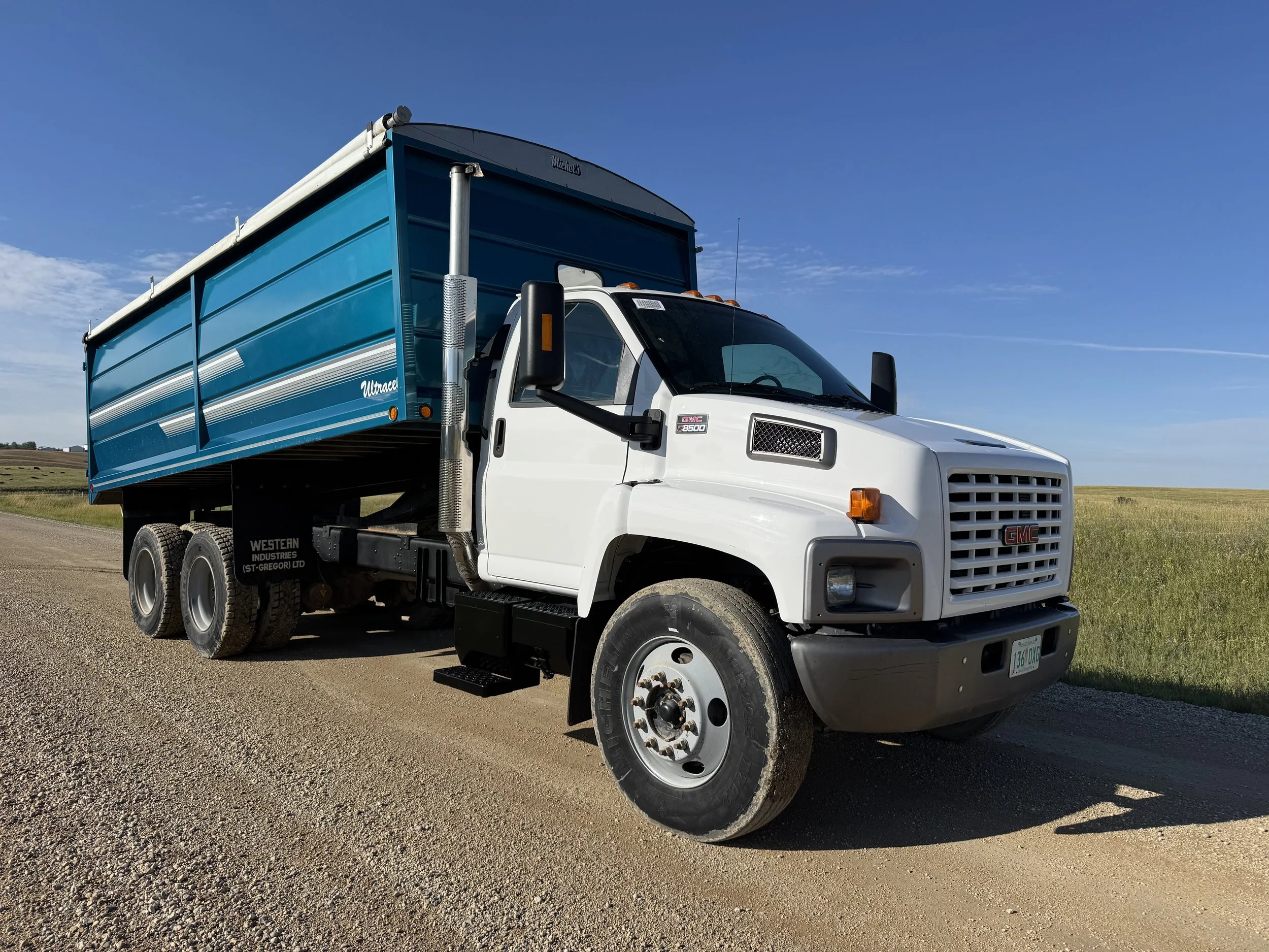 2005 GMC TANDEM GRAIN TRUCK-2.jpg
