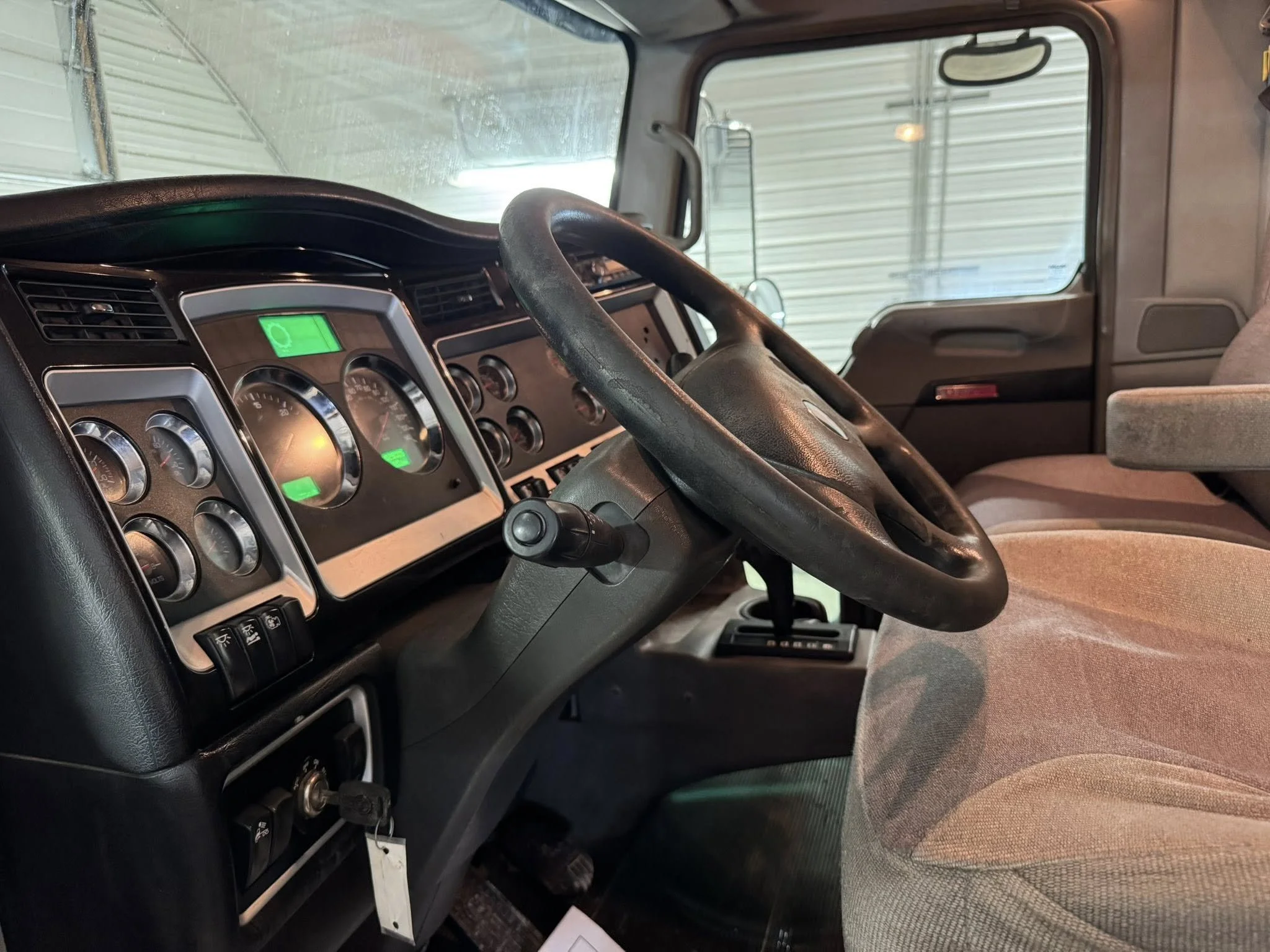 2013 KENWORTH T-800-4.jpg