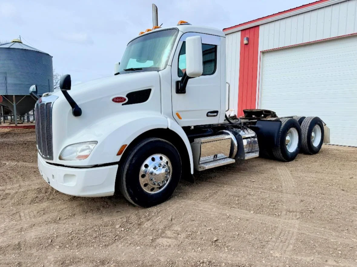 2019 PETERBILT 579 DAYCAB-7.jpg