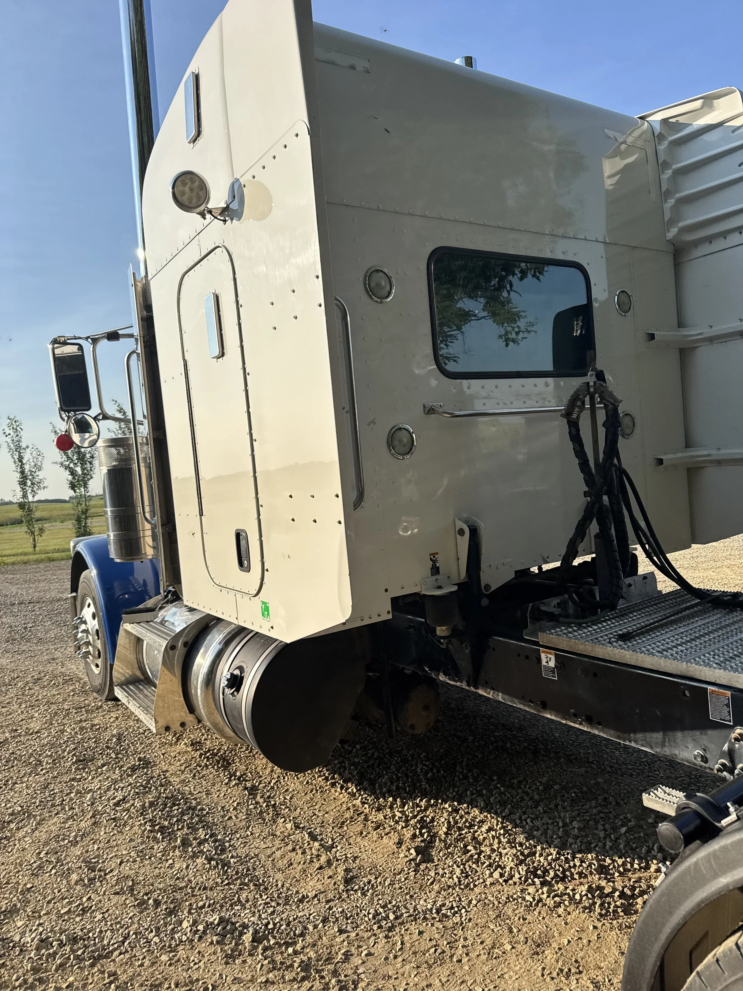 2019 Peterbilt 389-7.jpg