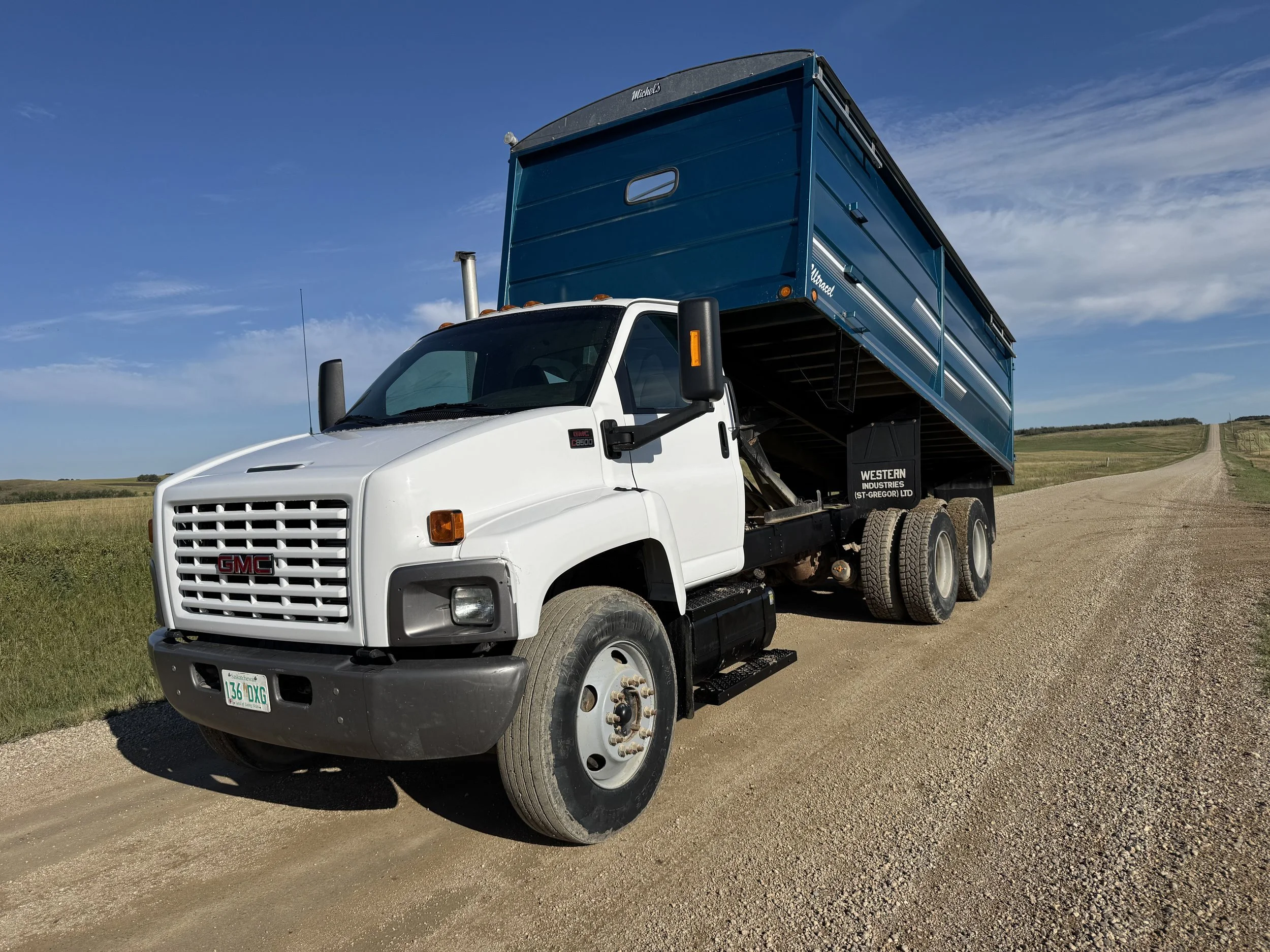 2005 GMC TANDEM GRAIN TRUCK