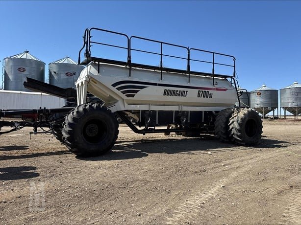 2011 BOURGAULT 6700ST.jpg