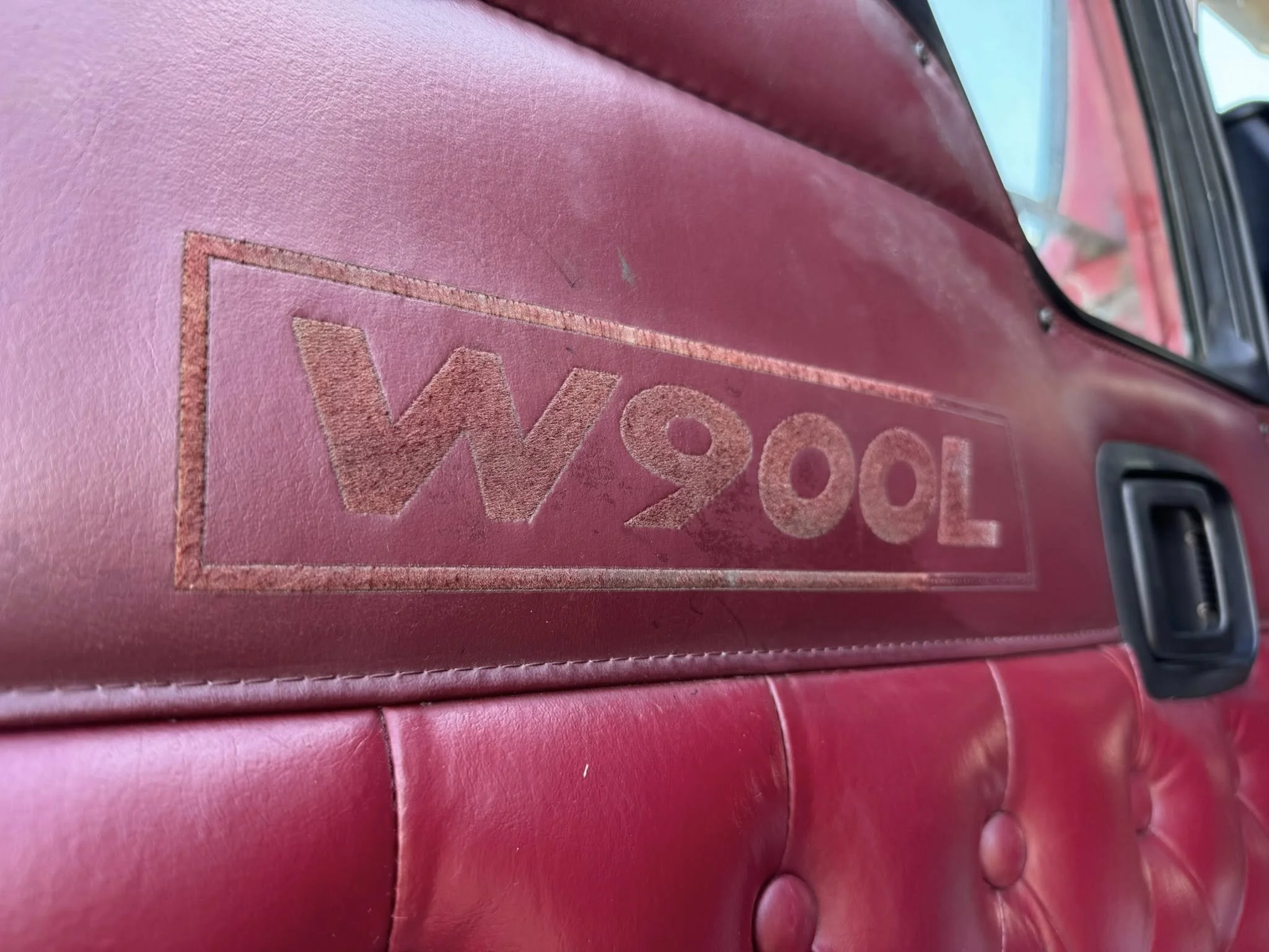 2004 w900 L semi-7.jpg