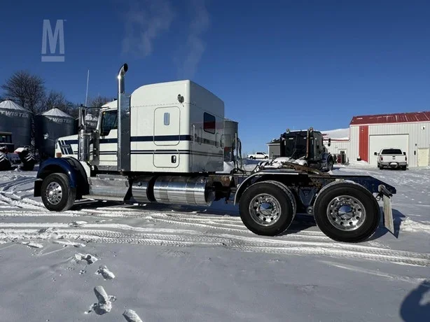 2018 KENWORTH W900-2.webp