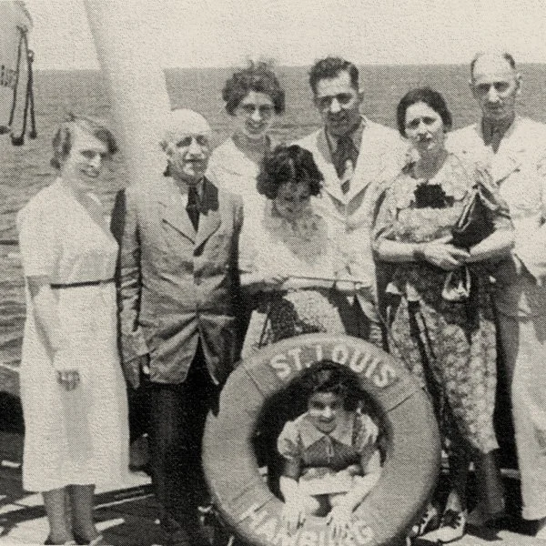 family with St. Louis life preserver ring