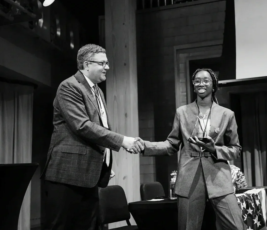 Tony Venhuizen shaking hands and congratulating contestant.