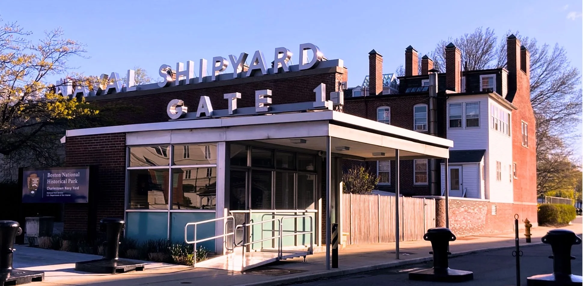 Gate1.Navy,yard.jpg