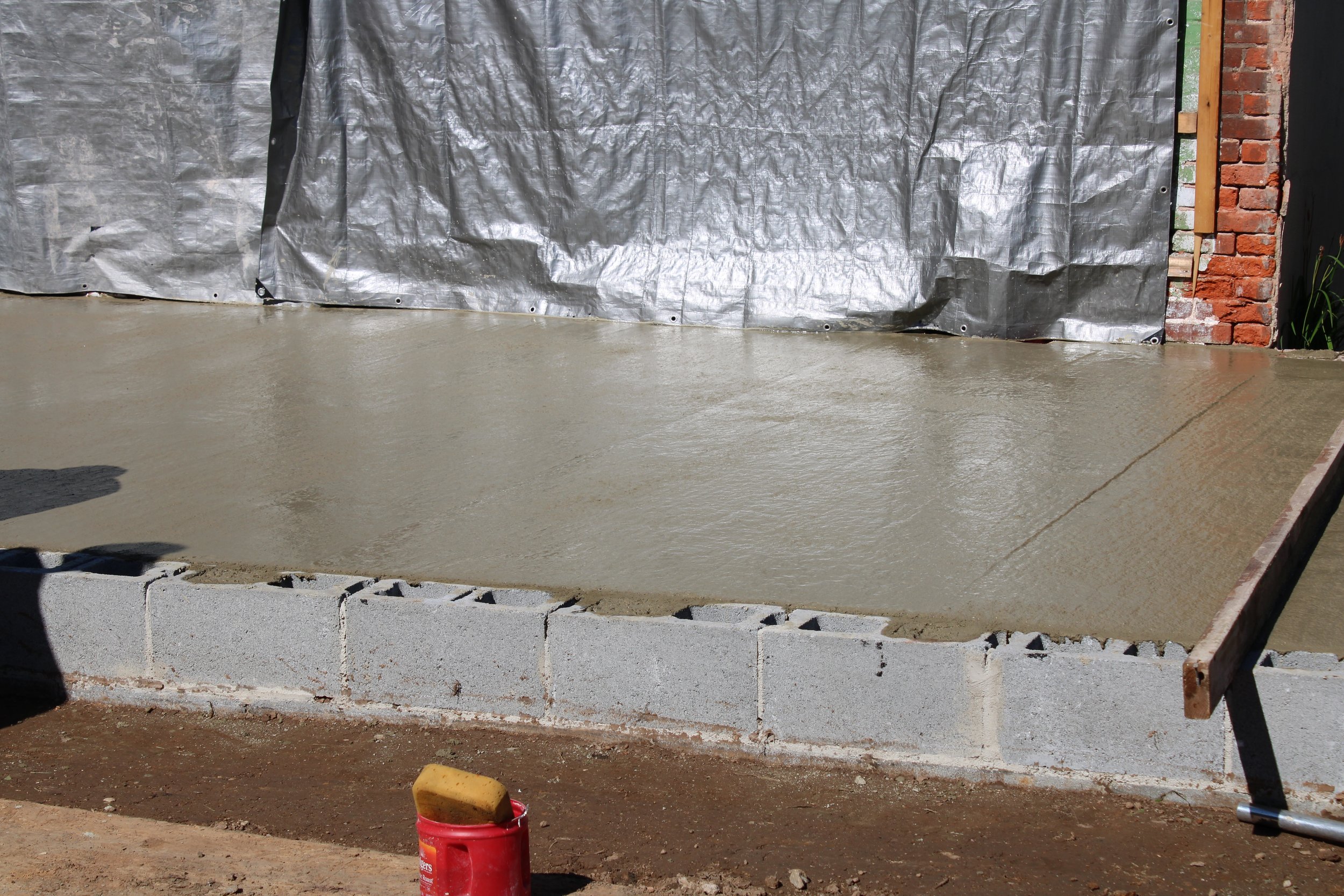 foundation pour
pool deck concrete
sidewalk installation
concrete walkway
concrete steps