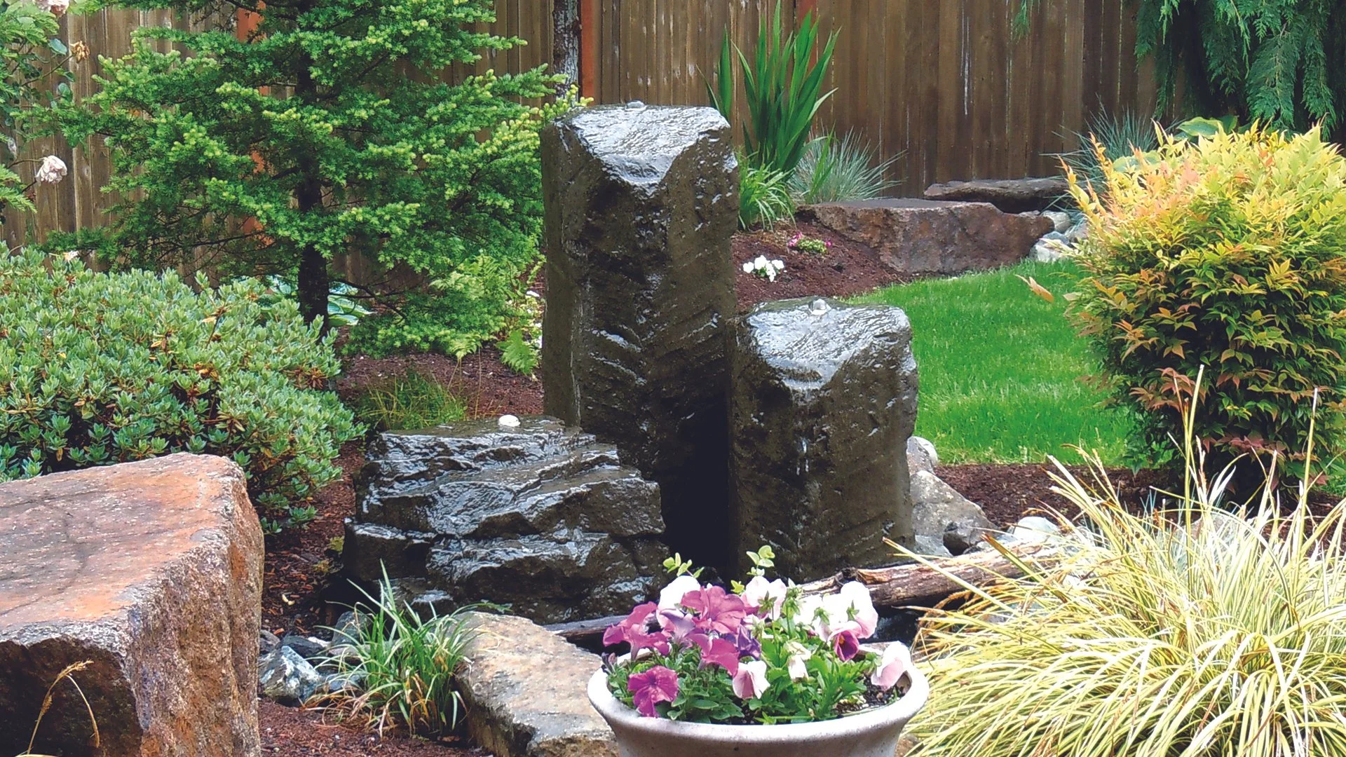 Natural rocks cluster of 3