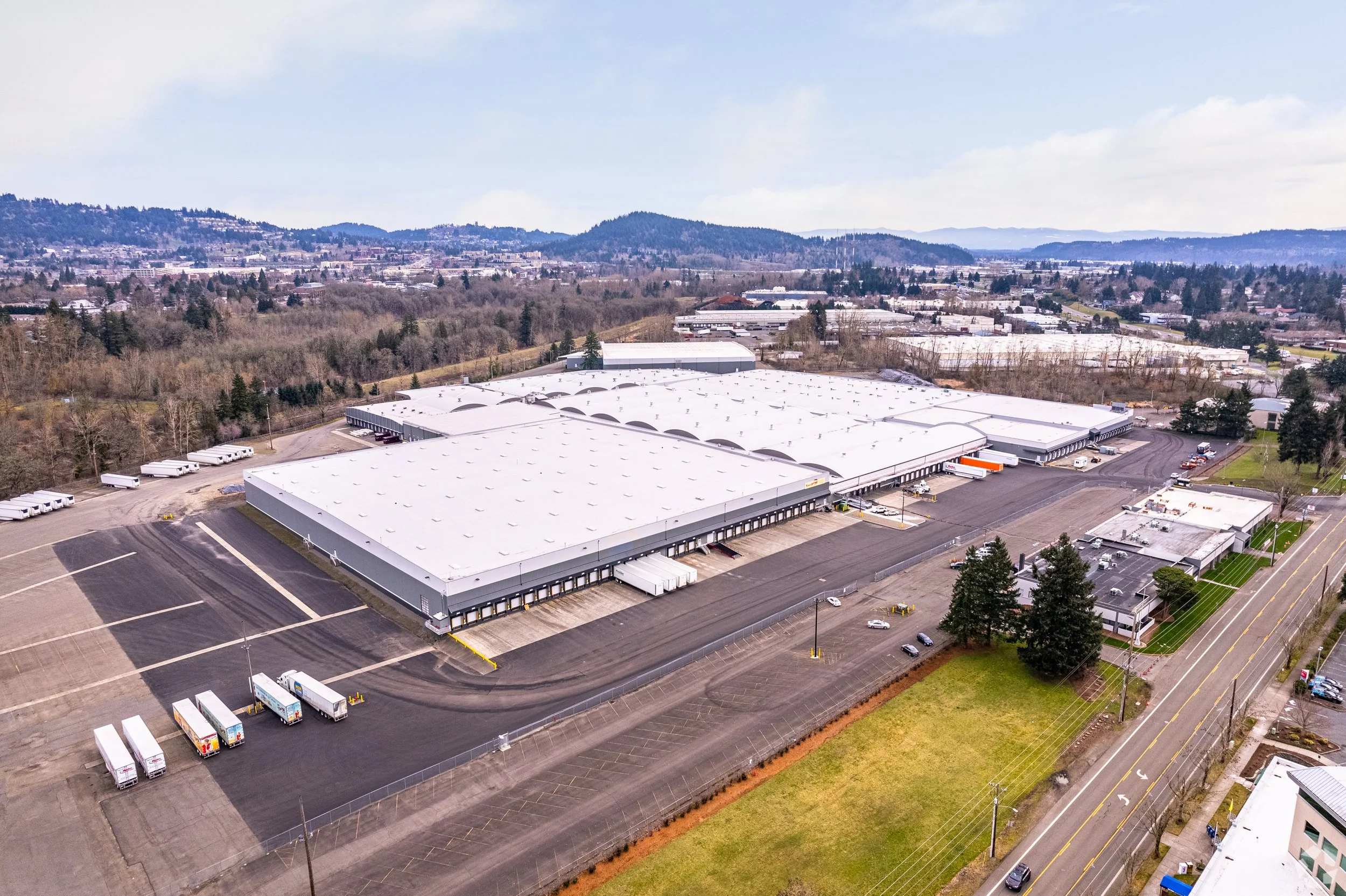 Clackamas and Outer SE Portland industrial distribution facility—warehouse leasing, renewals, and rent comps