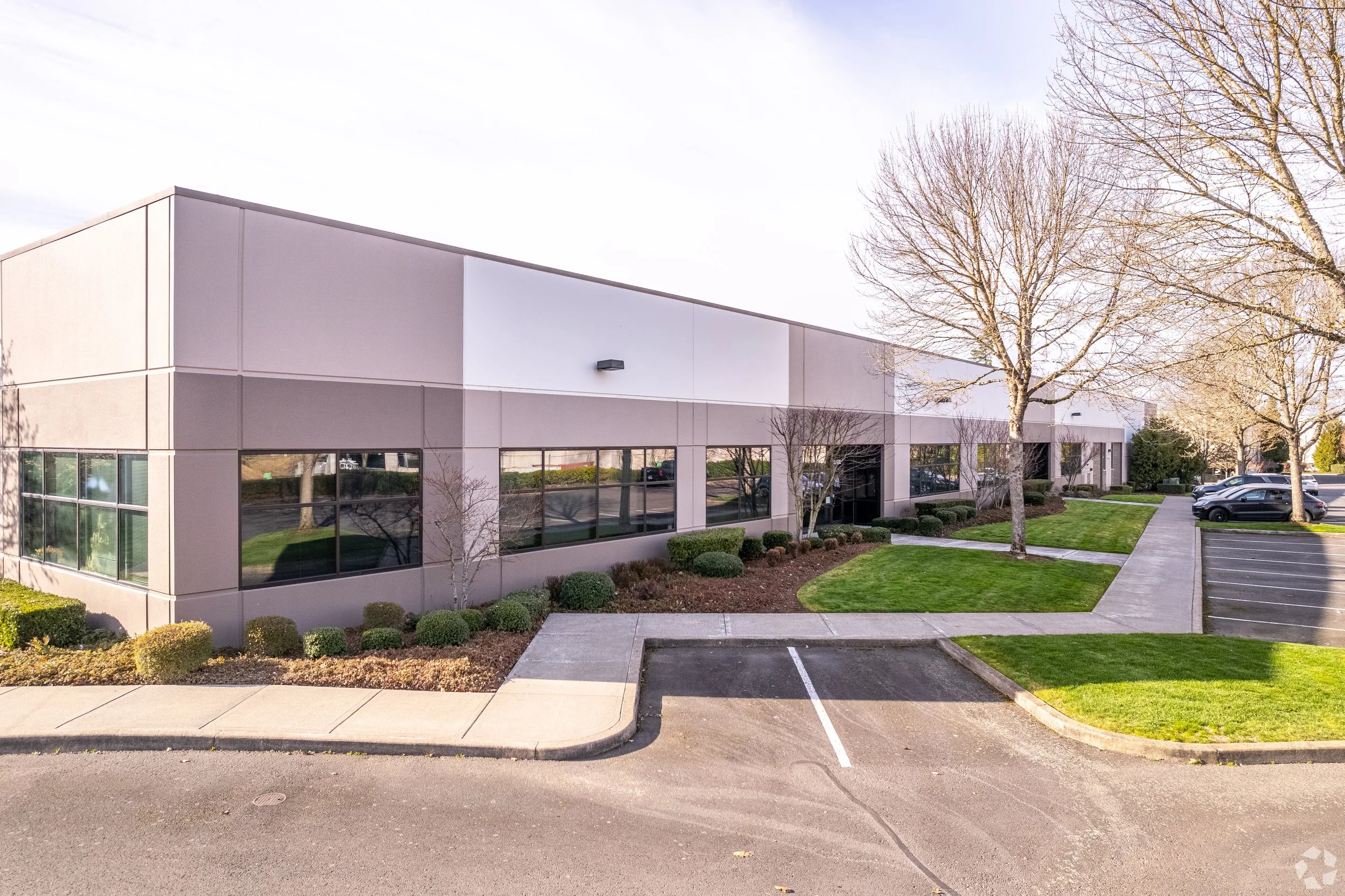 217 Corridor flex industrial building in Beaverton–Tigard–Tualatin with strong parking and office-forward layout