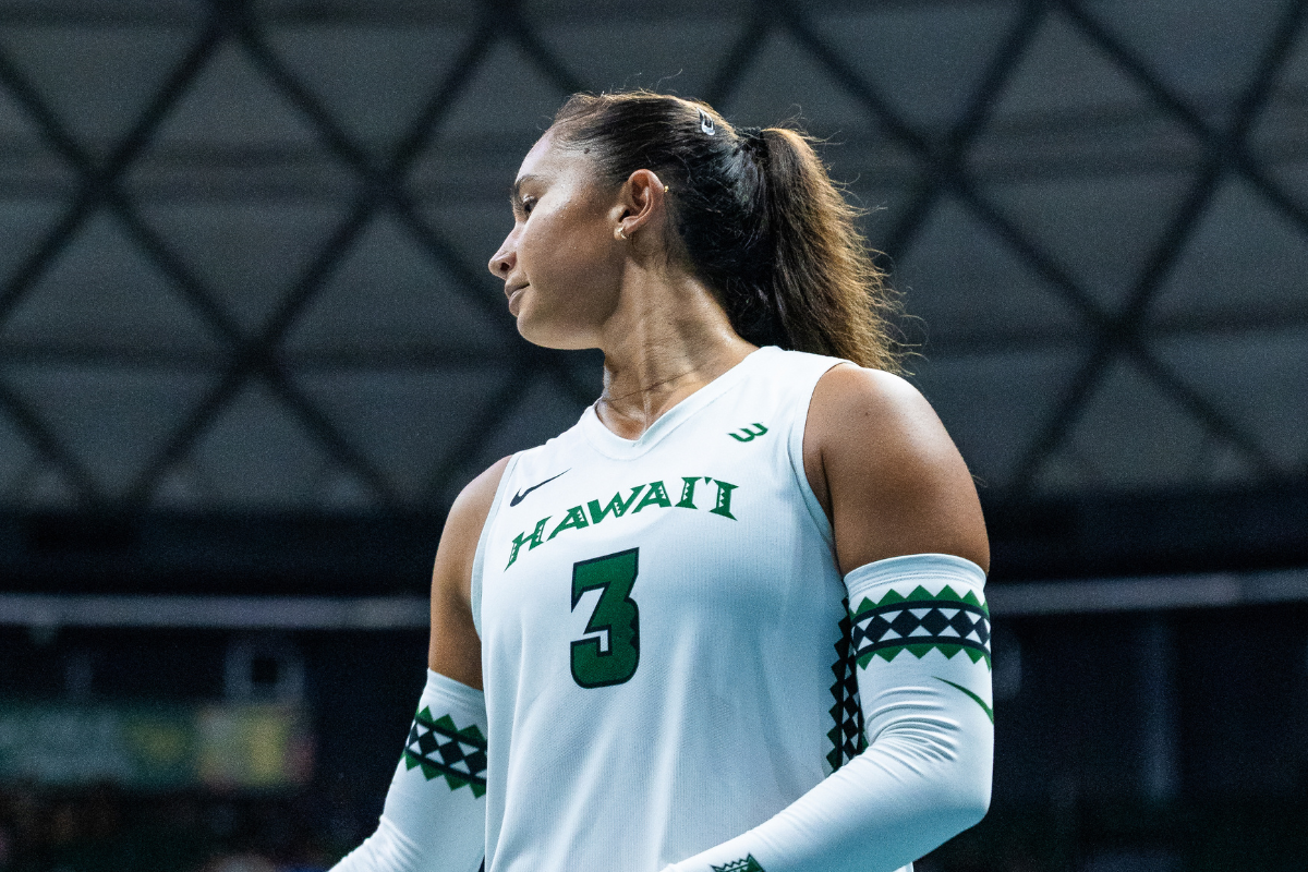 Shorthanded Wahine Rally Behind Arquette’s Triple Double for First Conference Win 