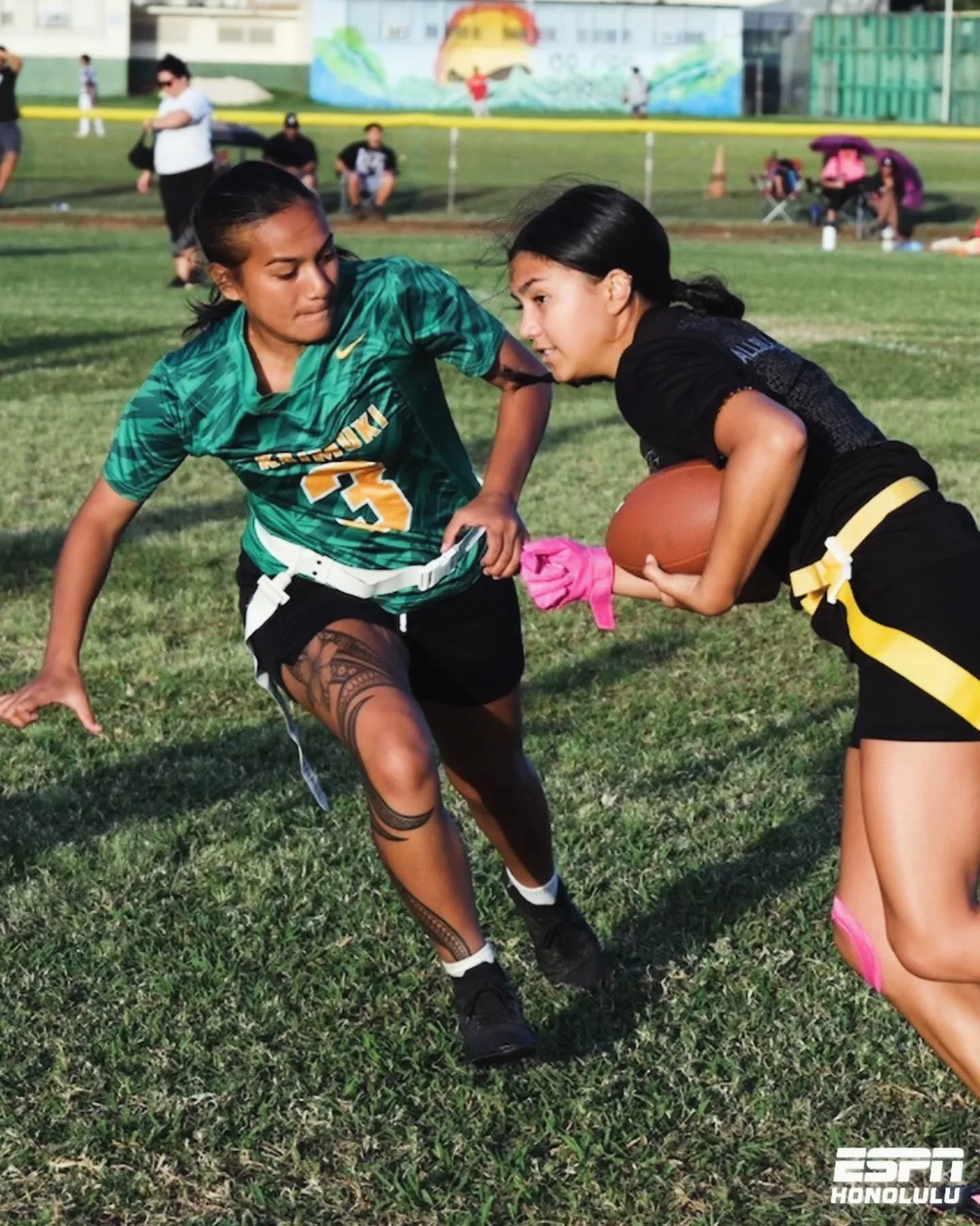 Kaimuki x Sacred Hearts Flag FB scrimmage 🏈

📸 @shutterproof_808