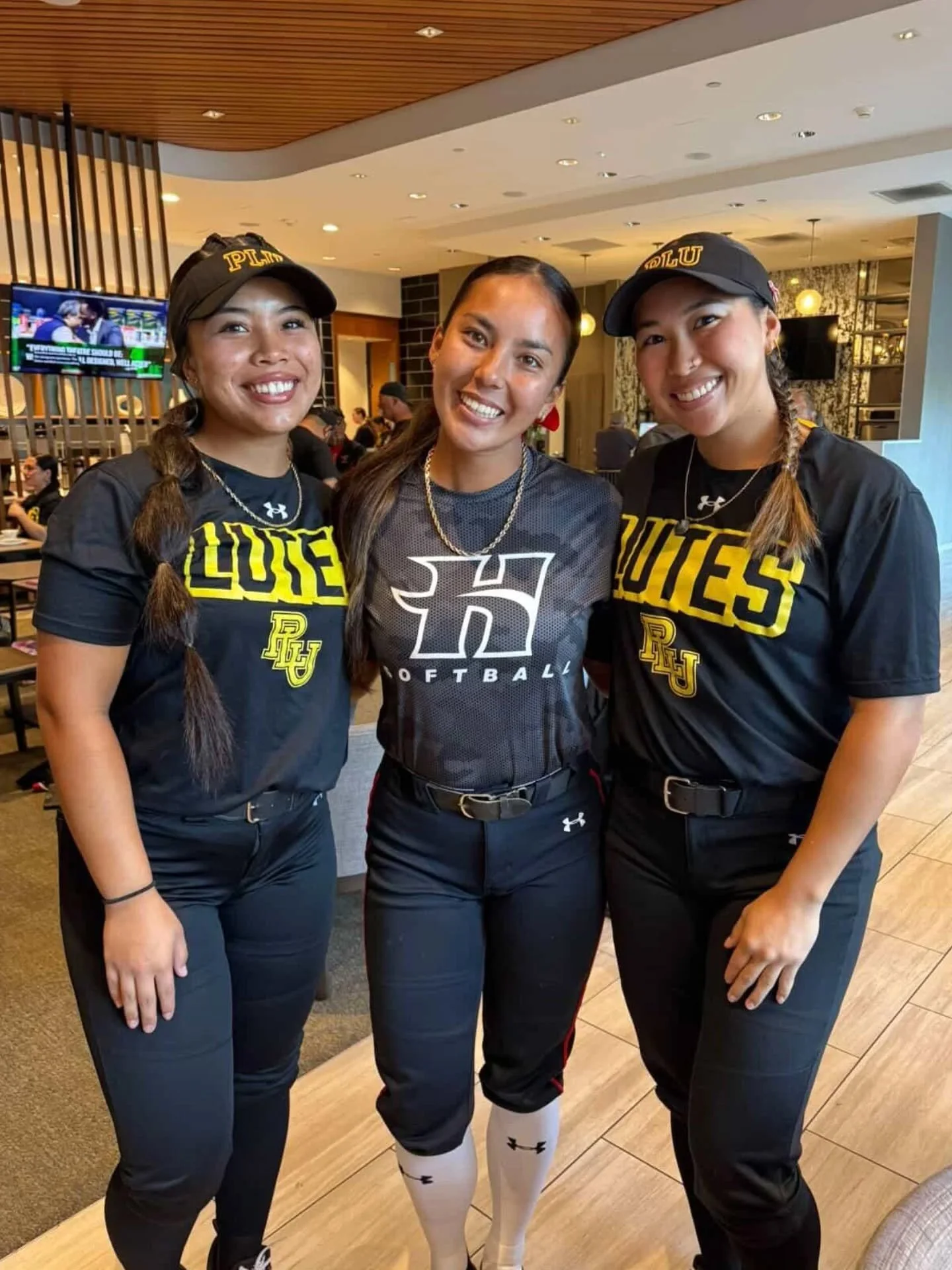 Kamehameha-Kapālama alums Alexis Ahlo-Garcia and Kamalani Doctor (Pacific Lutheran) and Mariah Antoque (UH Hilo) reconnected while in Los Angeles! 🥎🤙🏽

#808AtTheNextLevel

📸 @tiffanyahlogarcia
