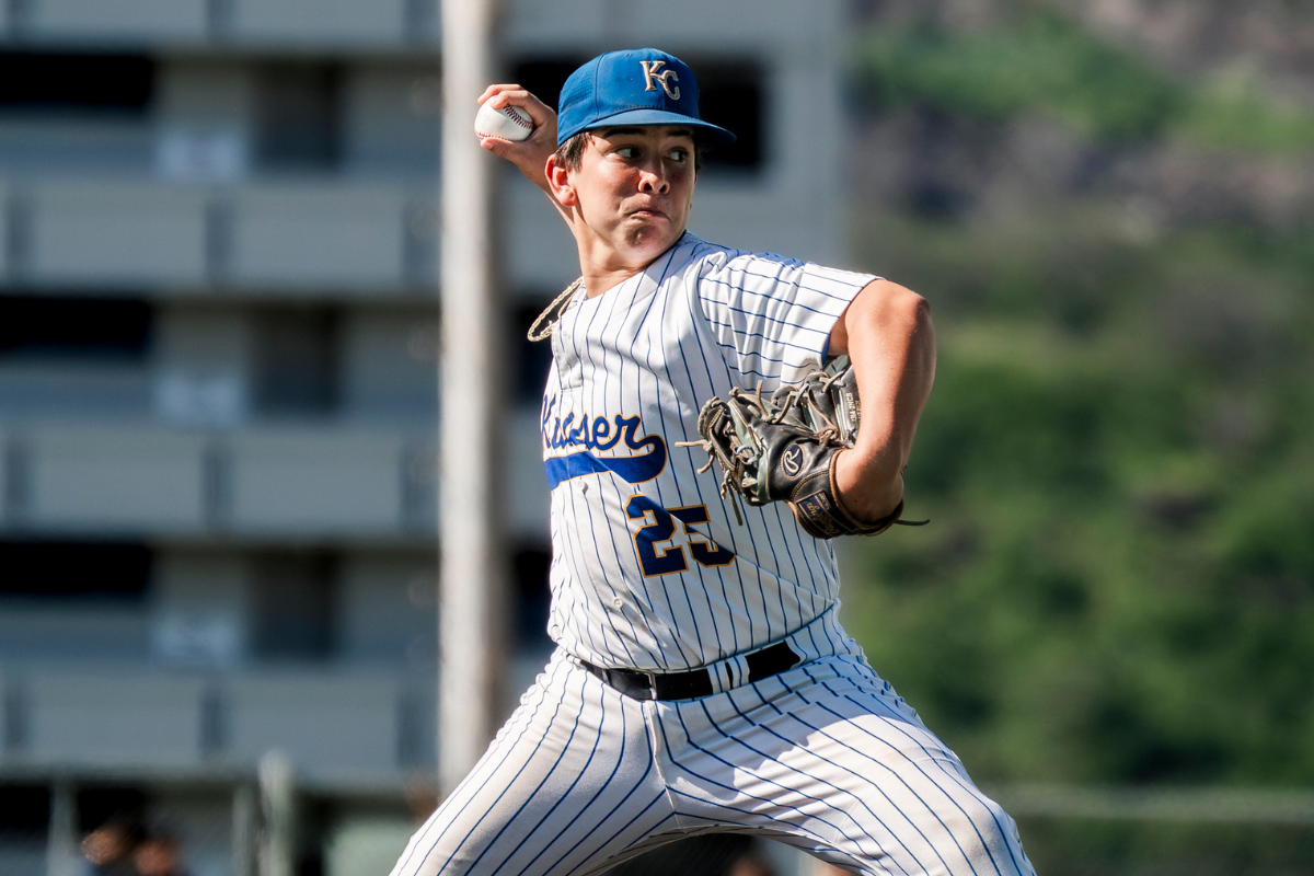 Kaiser Walks Off Moanalua to Stay Perfect