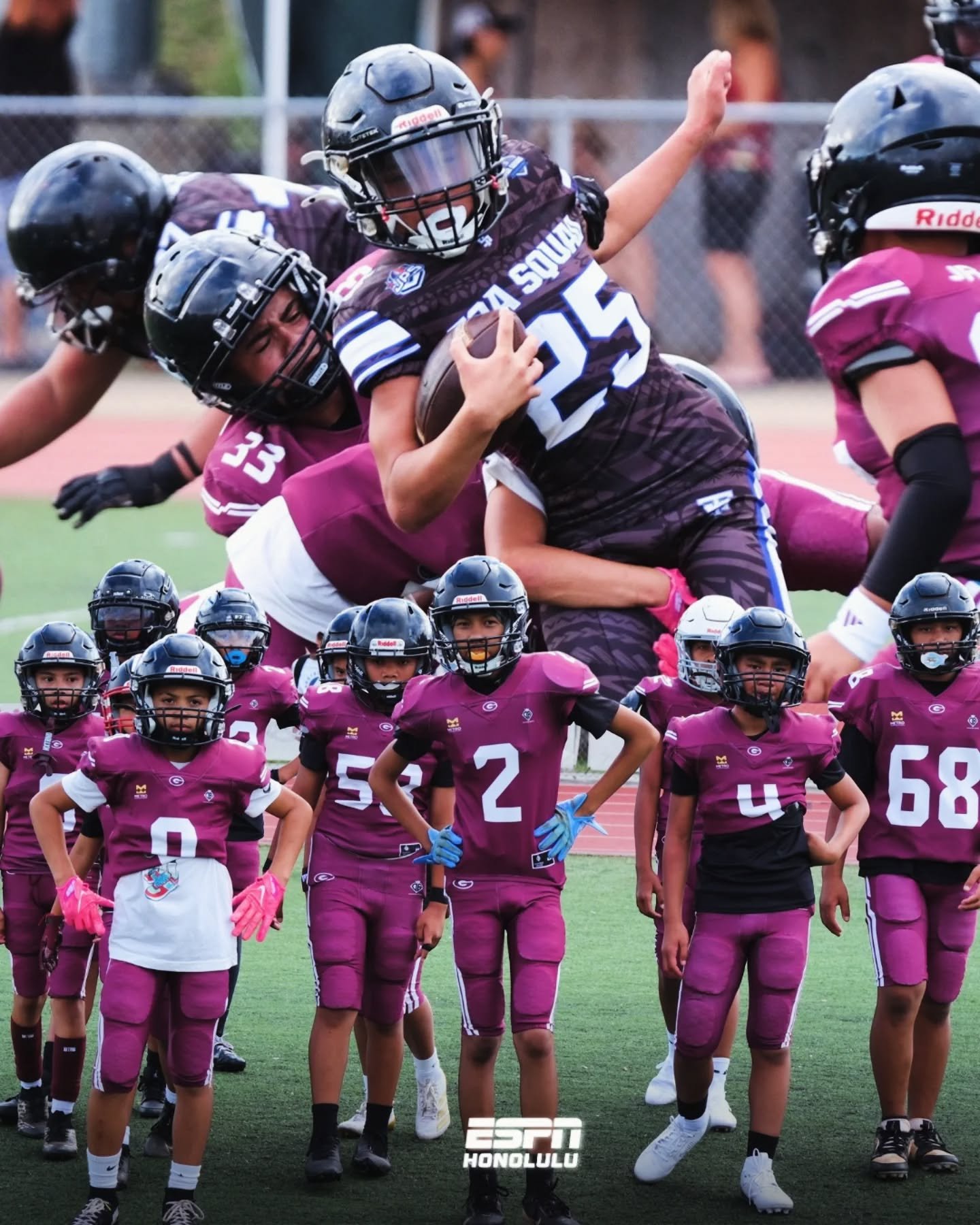 Farrington Jr. Governors vs. Toa Squad 🏈🔥

JPS 12U action. 🌟

📸 @shutterproof_808